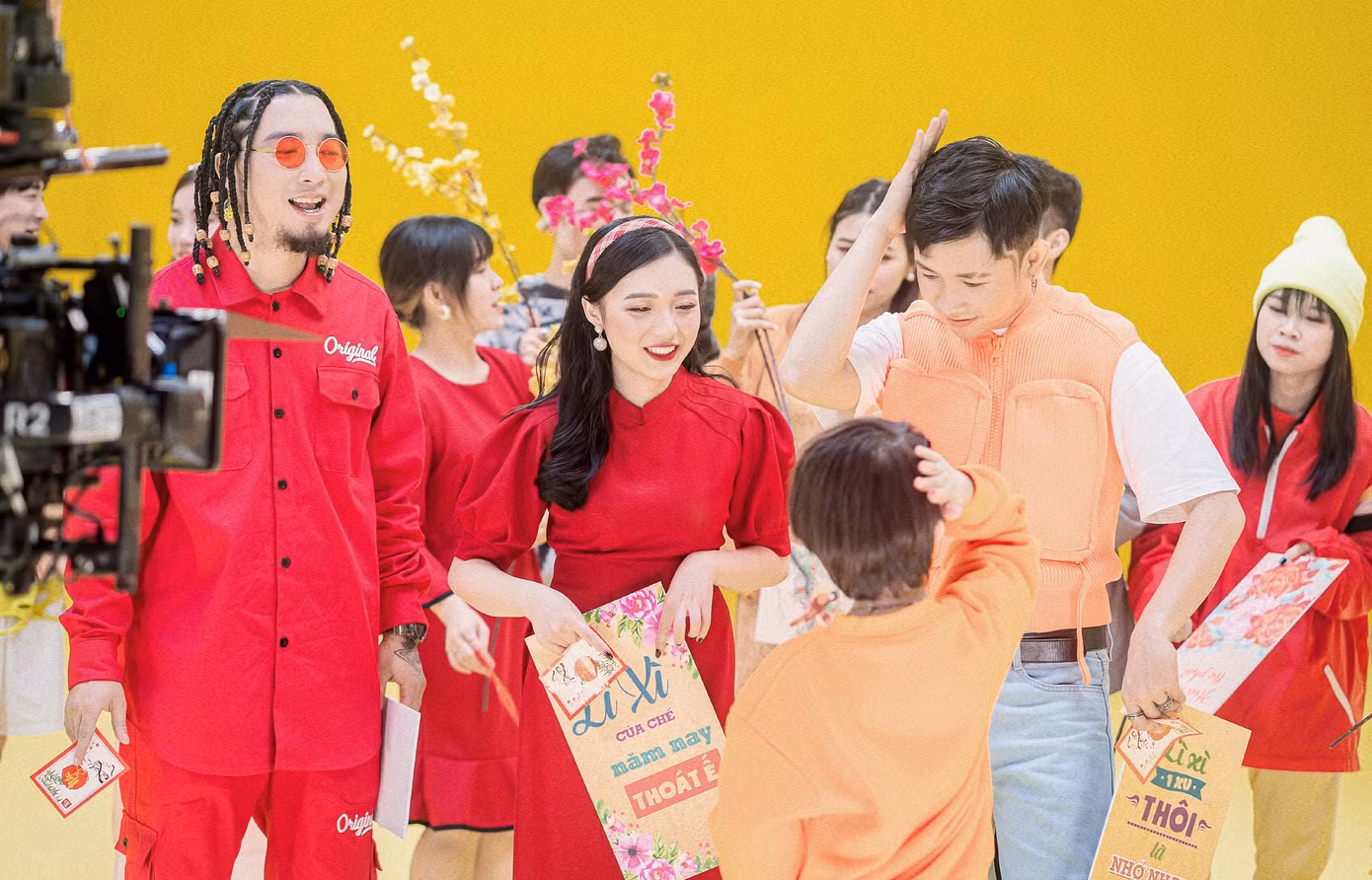 MC Phương Thảo gây điên đảo với “Tết an yên đừng hỏi kém duyên” ảnh 2