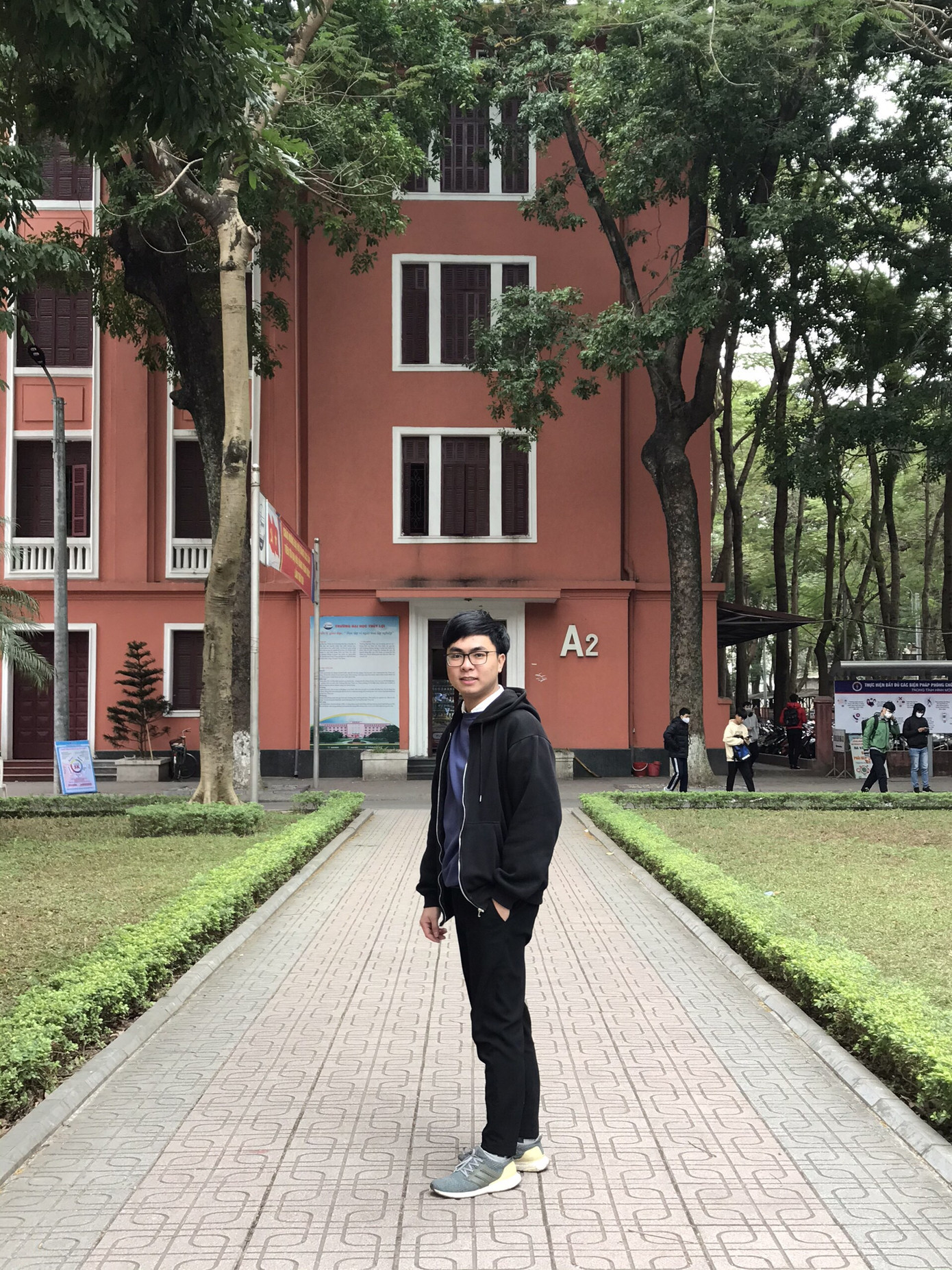 Chàng sinh viên Thủy Lợi mồ côi cha mẹ tự tin vào đời ảnh 5