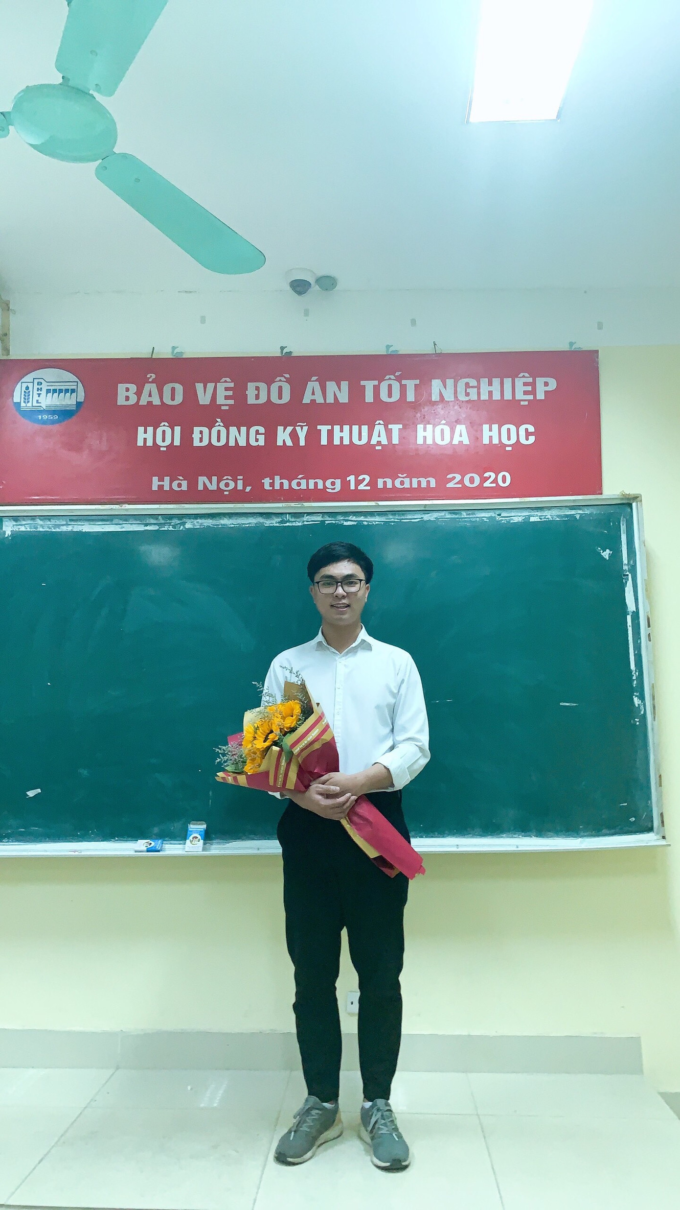 Chàng sinh viên Thủy Lợi mồ côi cha mẹ tự tin vào đời ảnh 10