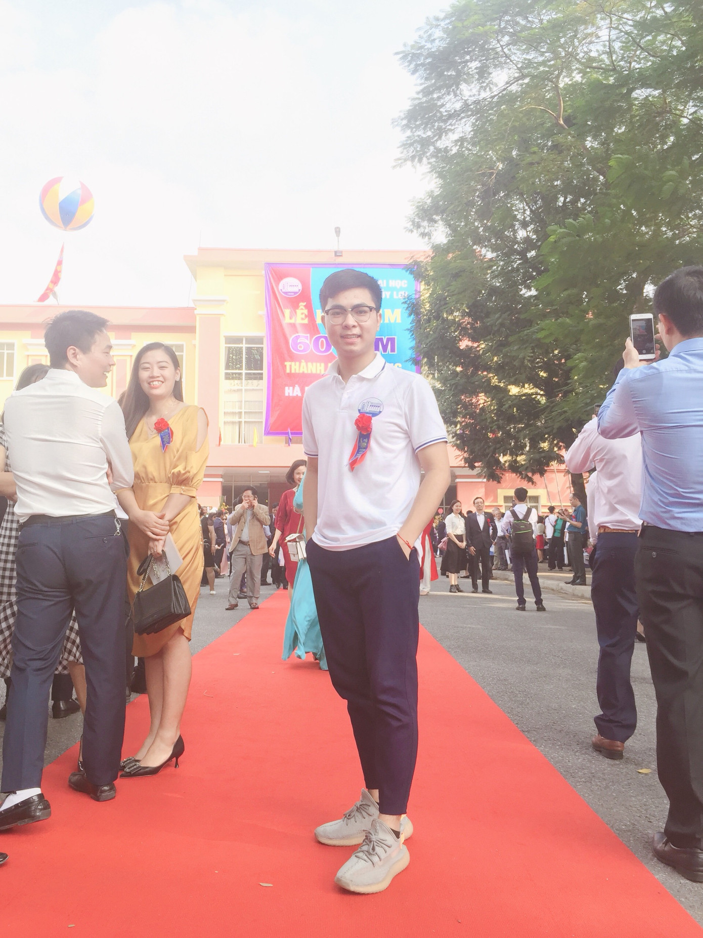 Chàng sinh viên Thủy Lợi mồ côi cha mẹ tự tin vào đời ảnh 8