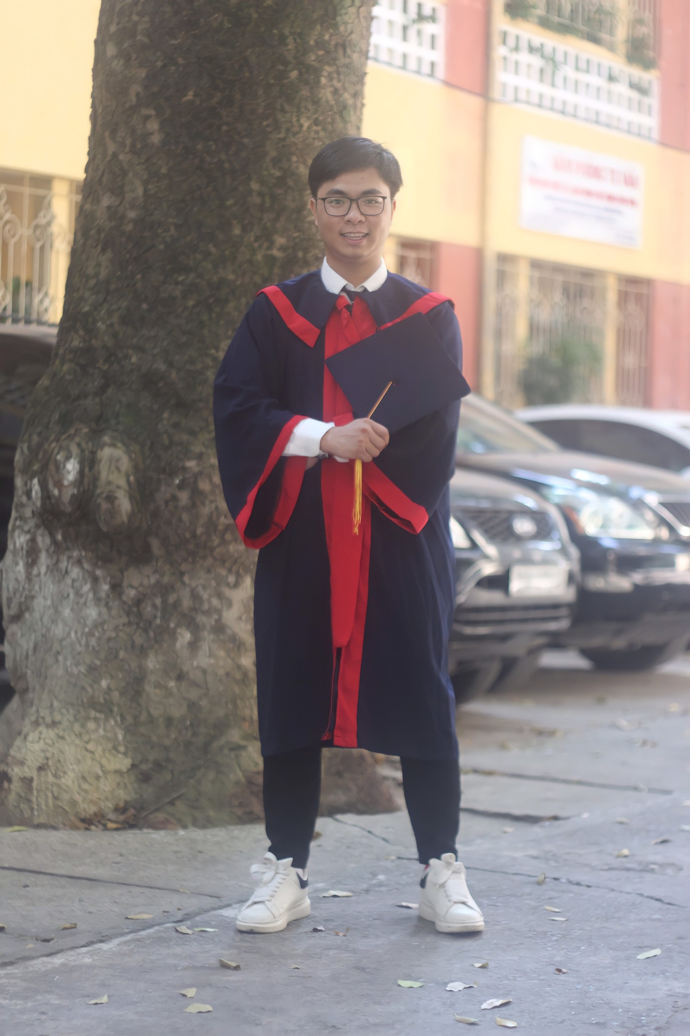 Chàng sinh viên Thủy Lợi mồ côi cha mẹ tự tin vào đời ảnh 11