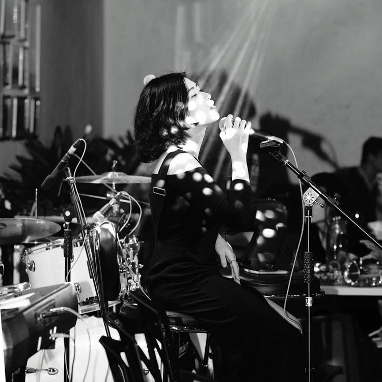 Cô ca sĩ đa tài mang dấu ấn thập niên 90 ảnh 12