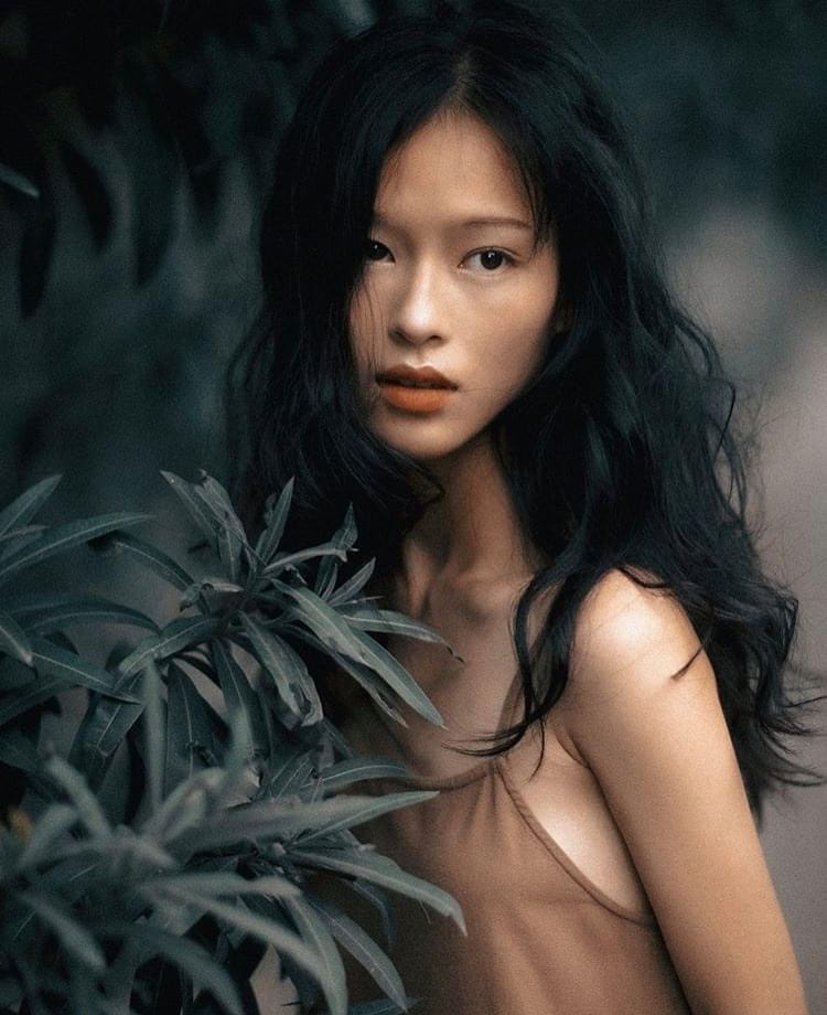 Nữ chính trong MV mới của Erik được netizen săn lùng bởi gương mặt đẹp tựa hoa đán ảnh 18