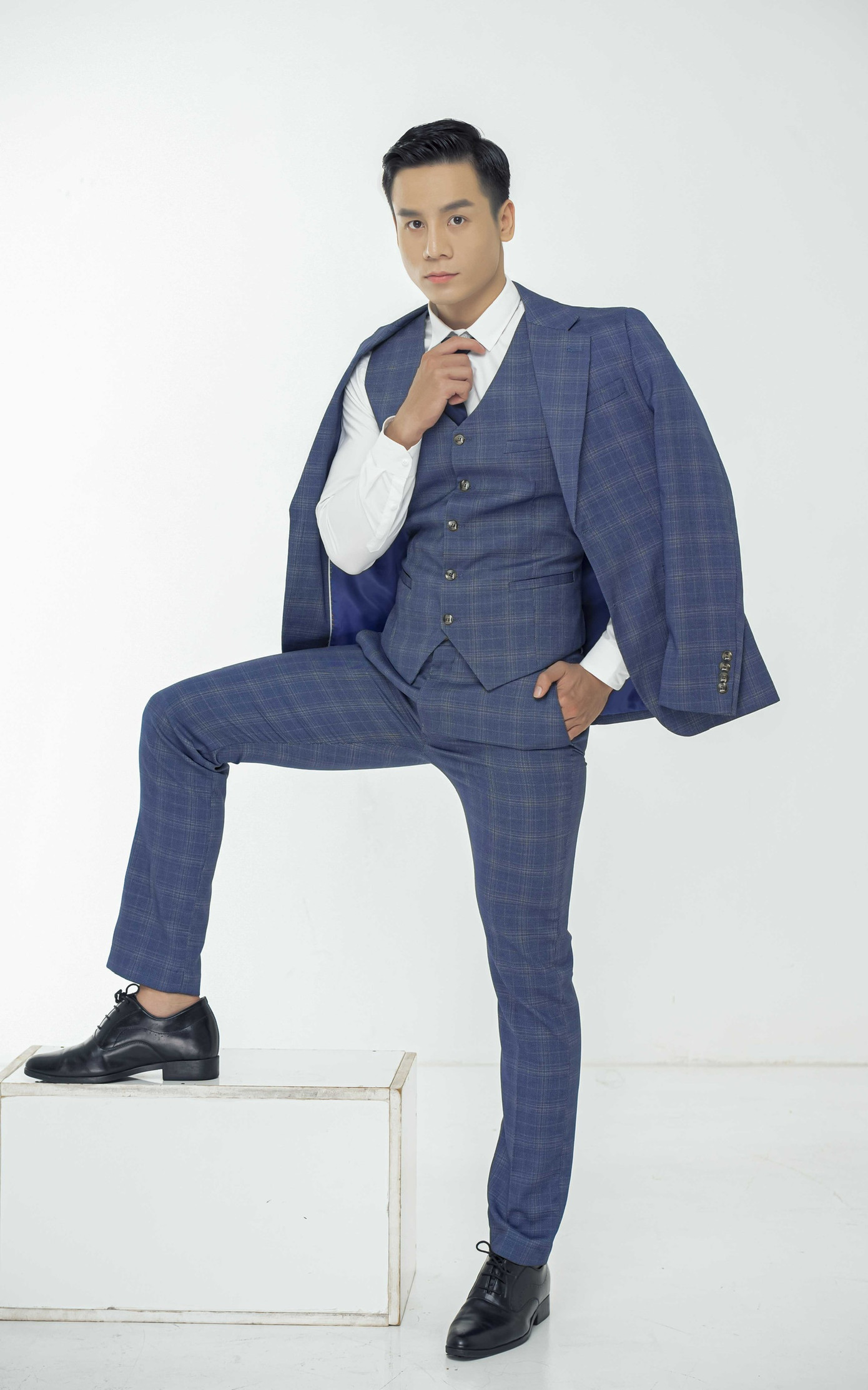 Tung bộ ảnh lịch lãm đầu năm, Cao Xuân Tài tiết lộ dự án mới ảnh 11