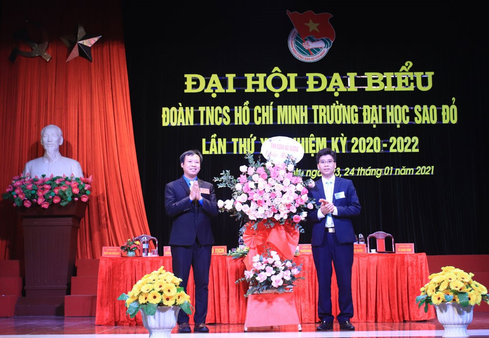 Lần đầu tiên Đại học Sao Đỏ có nữ Bí thư Đoàn trường ảnh 1