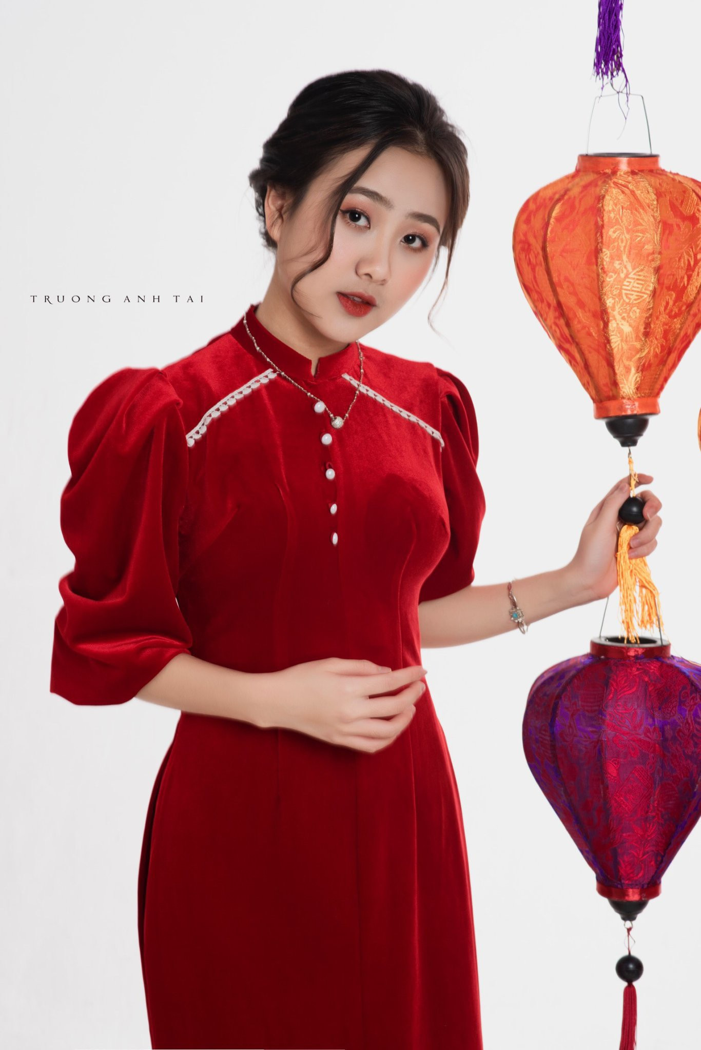 Ngắm nhìn bộ ảnh lung linh sắc đỏ của nữ sinh Đại học Thăng Long xinh như búp bê ảnh 4