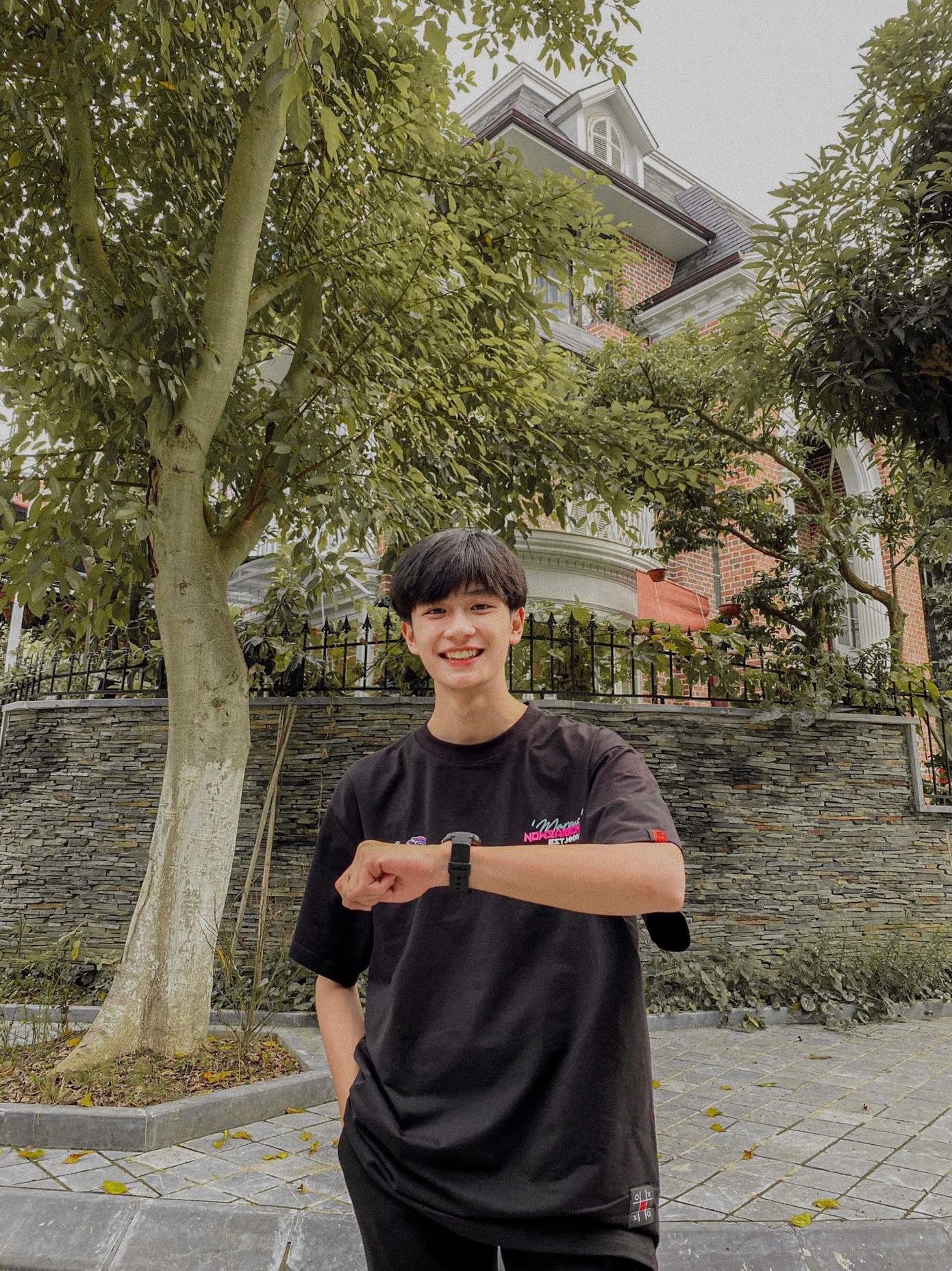 Soi profile hotboy sân bóng sở hữu 200 nghìn follow trên mạng xã hội ảnh 2