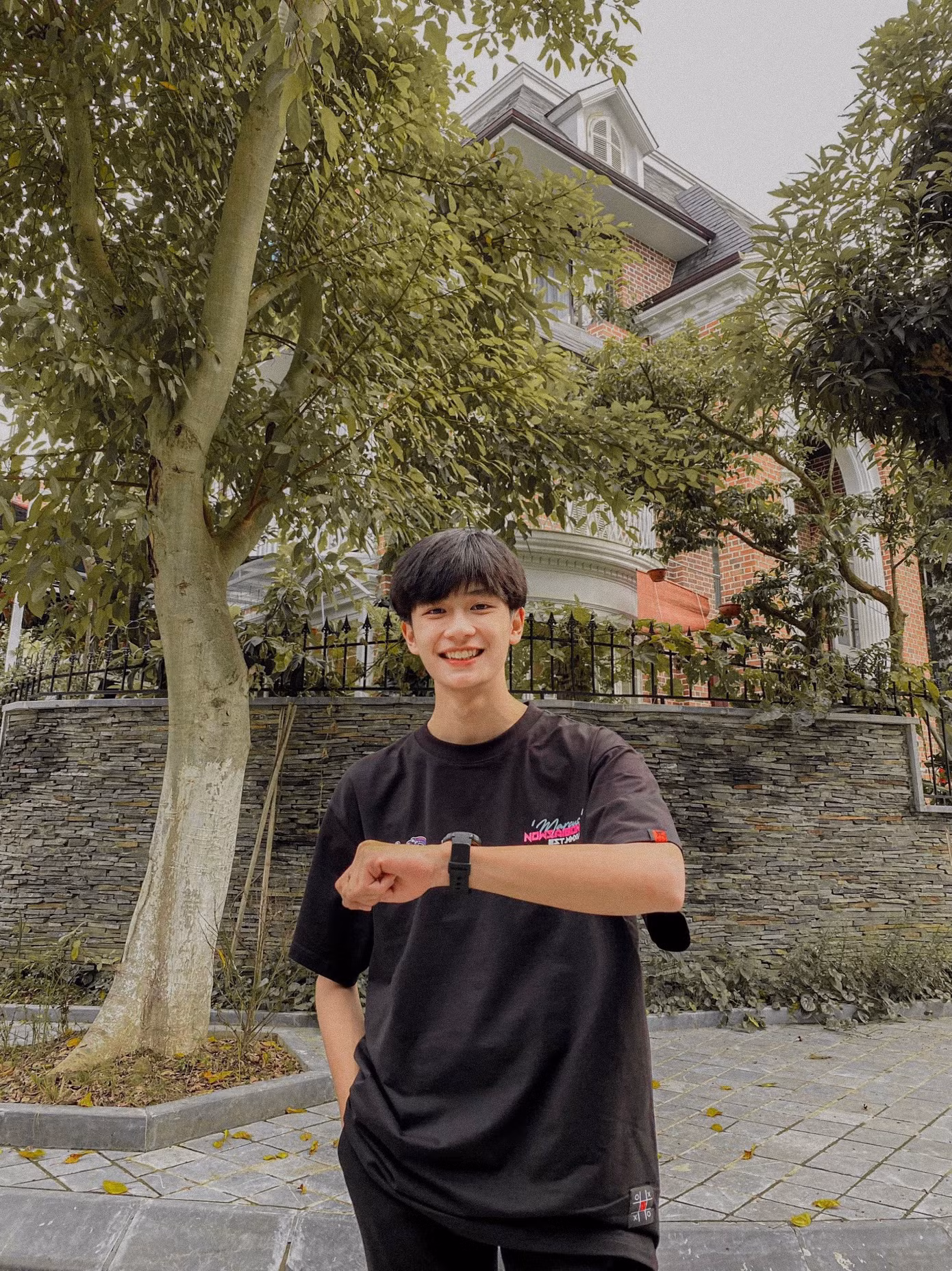 Soi profile hotboy sân bóng sở hữu 200 nghìn follow trên mạng xã hội ảnh 2