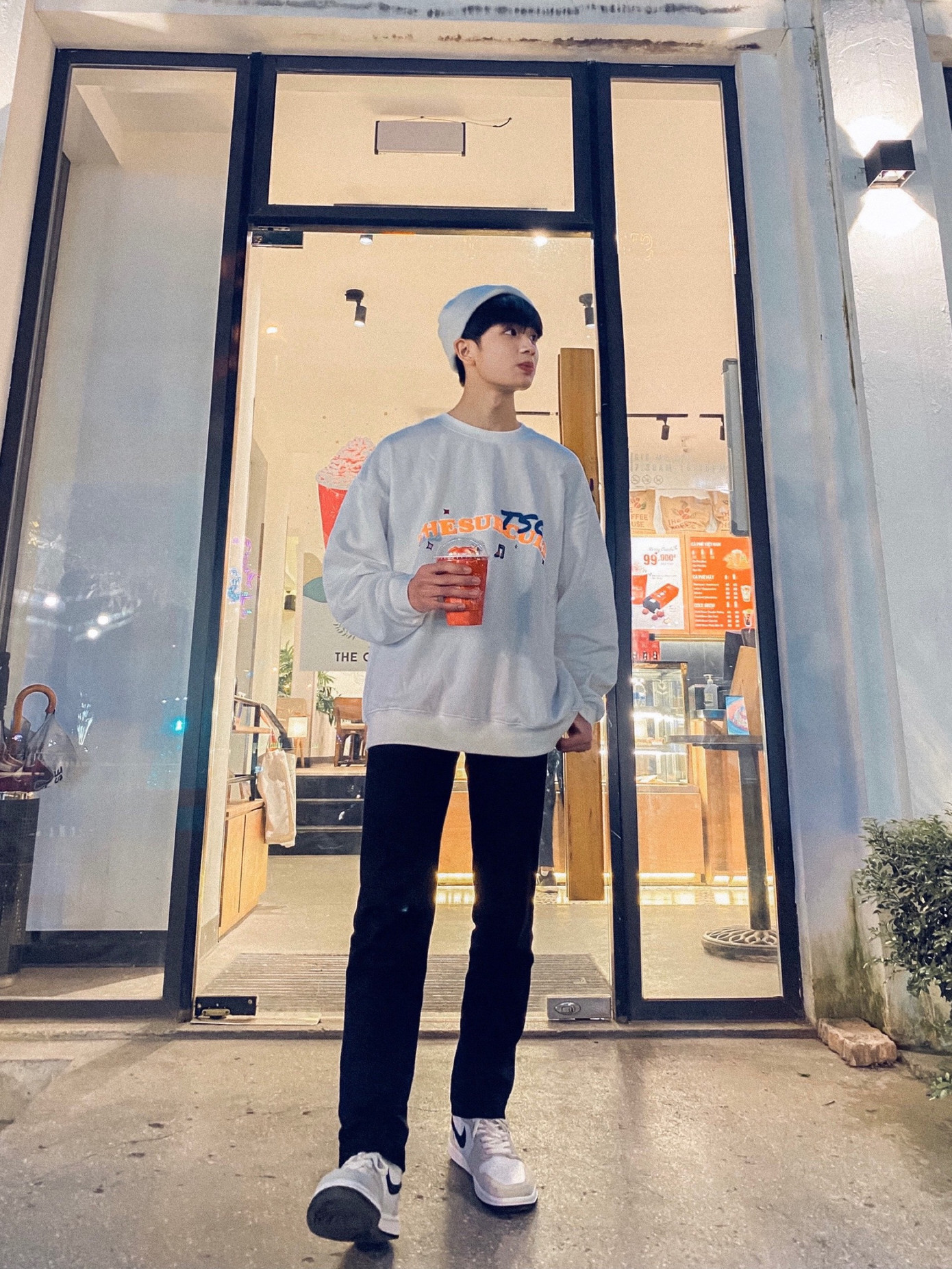 Soi profile hotboy sân bóng sở hữu 200 nghìn follow trên mạng xã hội ảnh 8