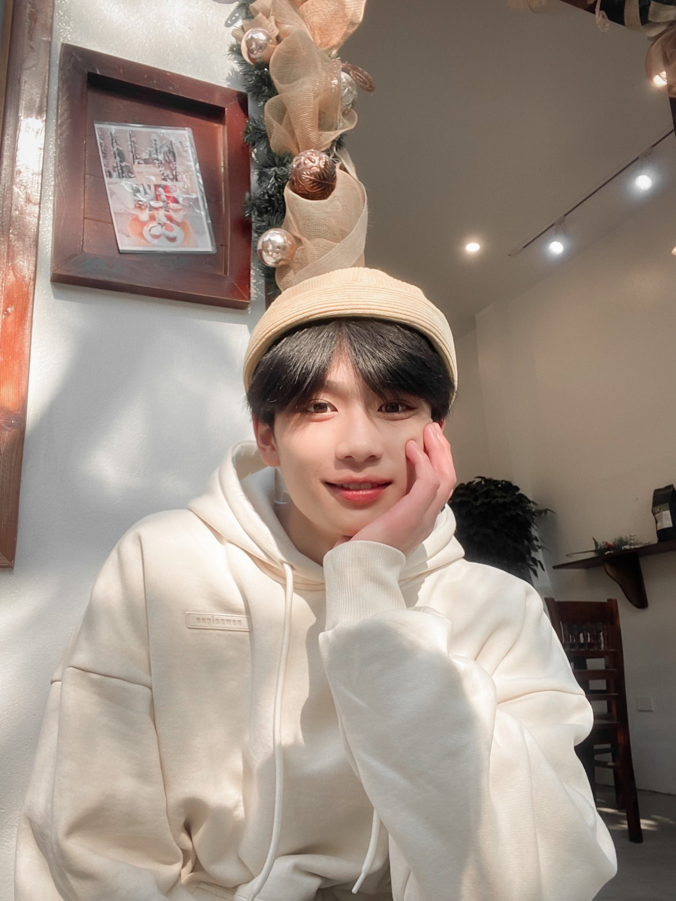 Soi profile hotboy sân bóng sở hữu 200 nghìn follow trên mạng xã hội ảnh 1