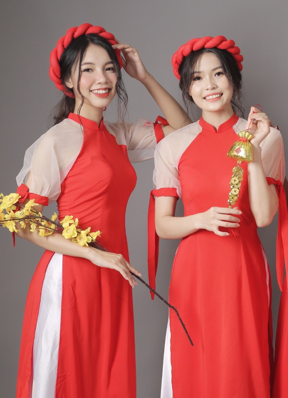 Thiếu nữ Cà Mau xúng xính sắc đỏ, đẹp rạng ngời trong ngày đầu Xuân ảnh 6