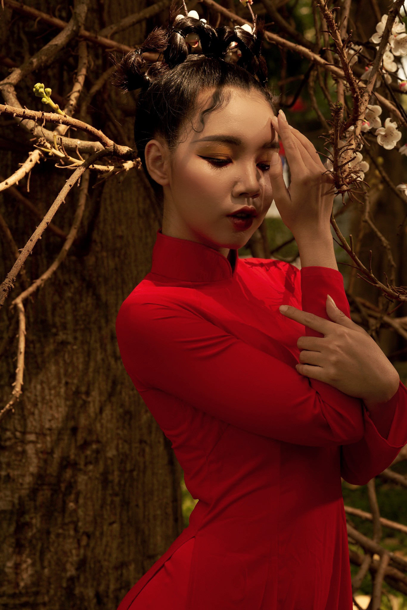 Thiếu nữ Cà Mau xúng xính sắc đỏ, đẹp rạng ngời trong ngày đầu Xuân ảnh 9