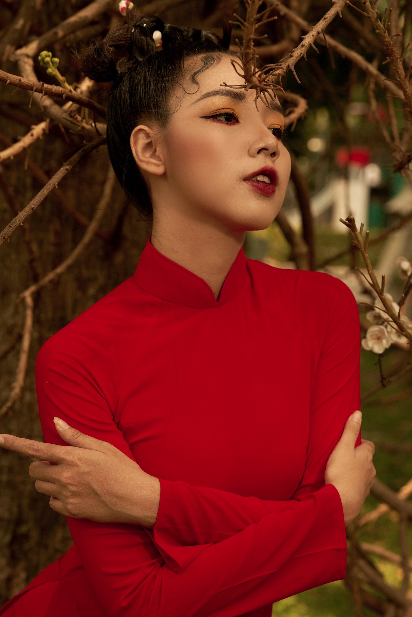 Thiếu nữ Cà Mau xúng xính sắc đỏ, đẹp rạng ngời trong ngày đầu Xuân ảnh 7