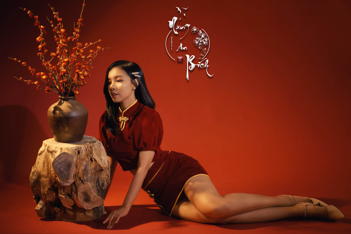 Thiếu nữ Cà Mau xúng xính sắc đỏ, đẹp rạng ngời trong ngày đầu Xuân ảnh 4