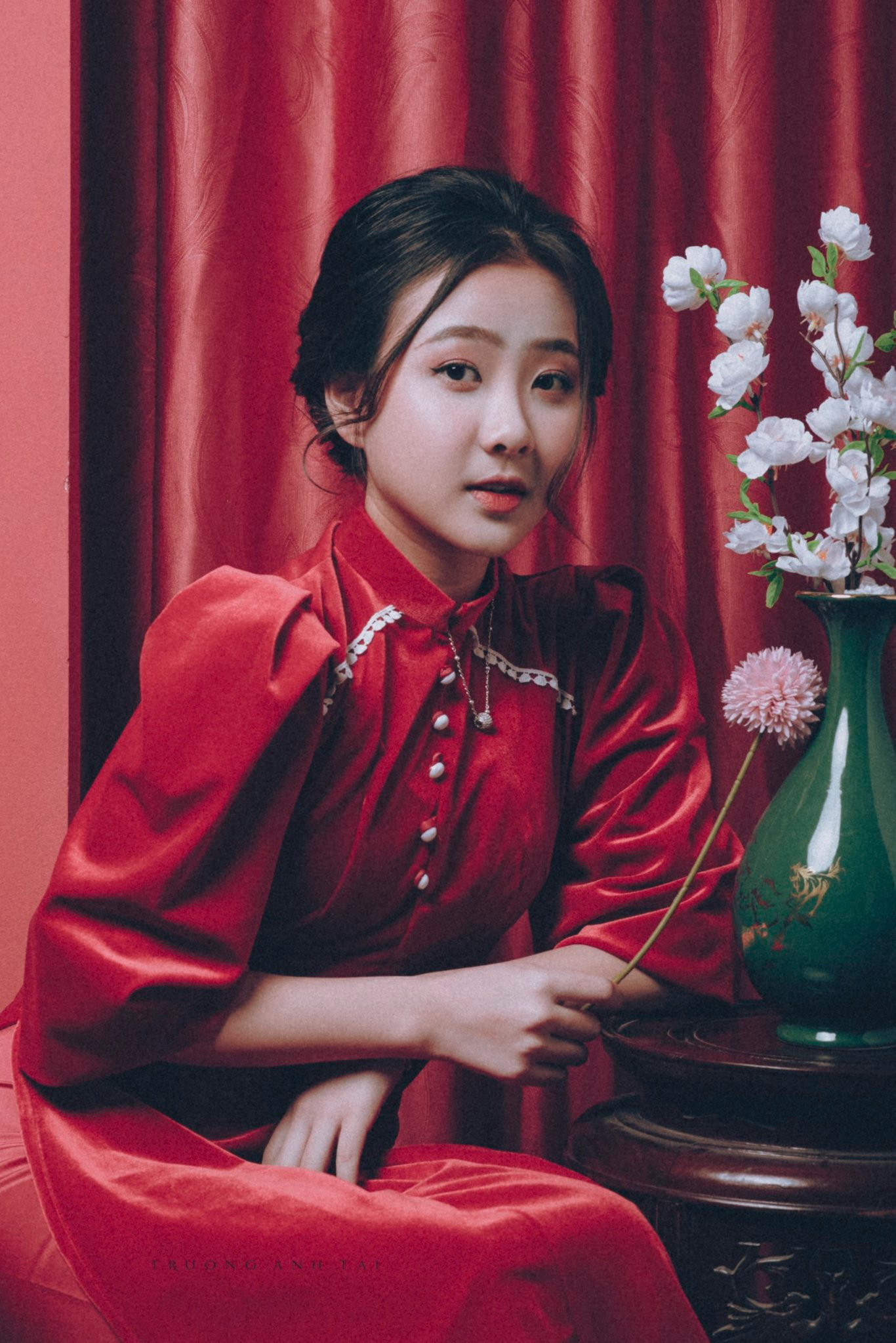 Ngắm nhìn bộ ảnh lung linh sắc đỏ của nữ sinh Đại học Thăng Long xinh như búp bê ảnh 9