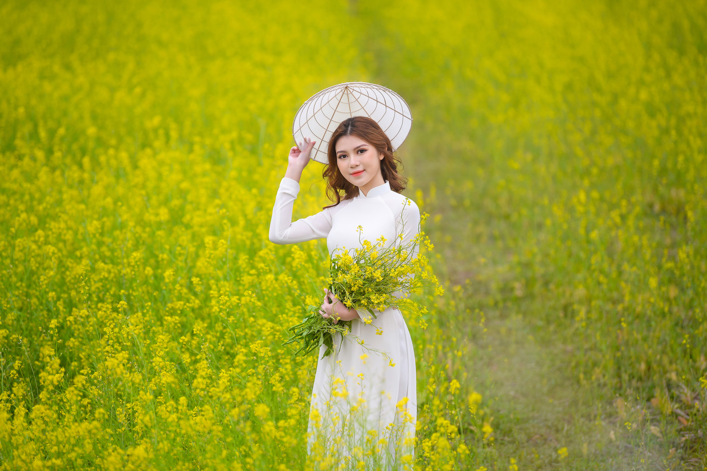 Nữ sinh Kinh Công đẹp dịu dàng giữa cánh đồng hoa cải vàng rực rỡ ảnh 5