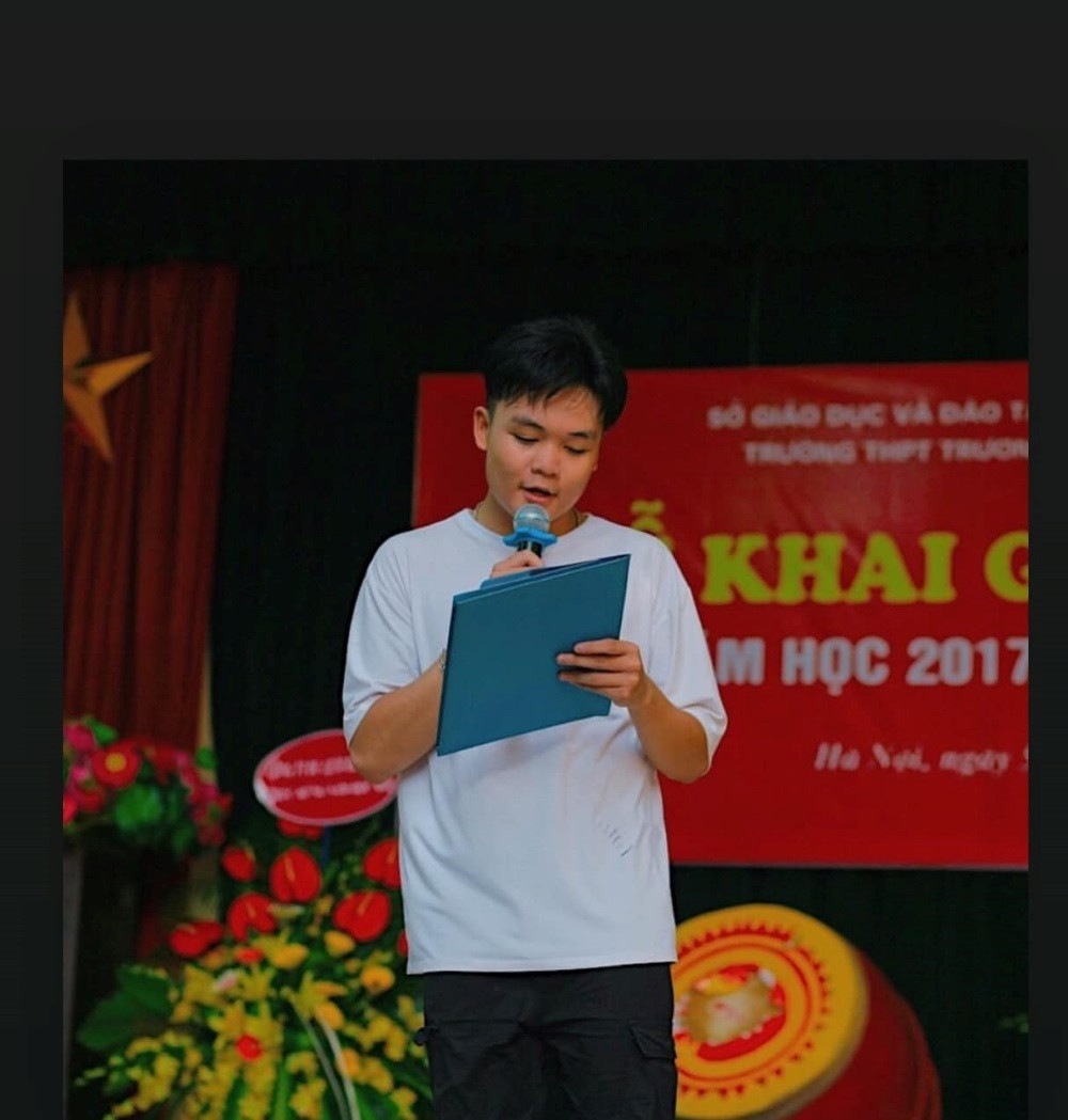 Chàng sinh viên từ bỏ học Báo chí theo đuổi nghề “cầm phấn” ảnh 1