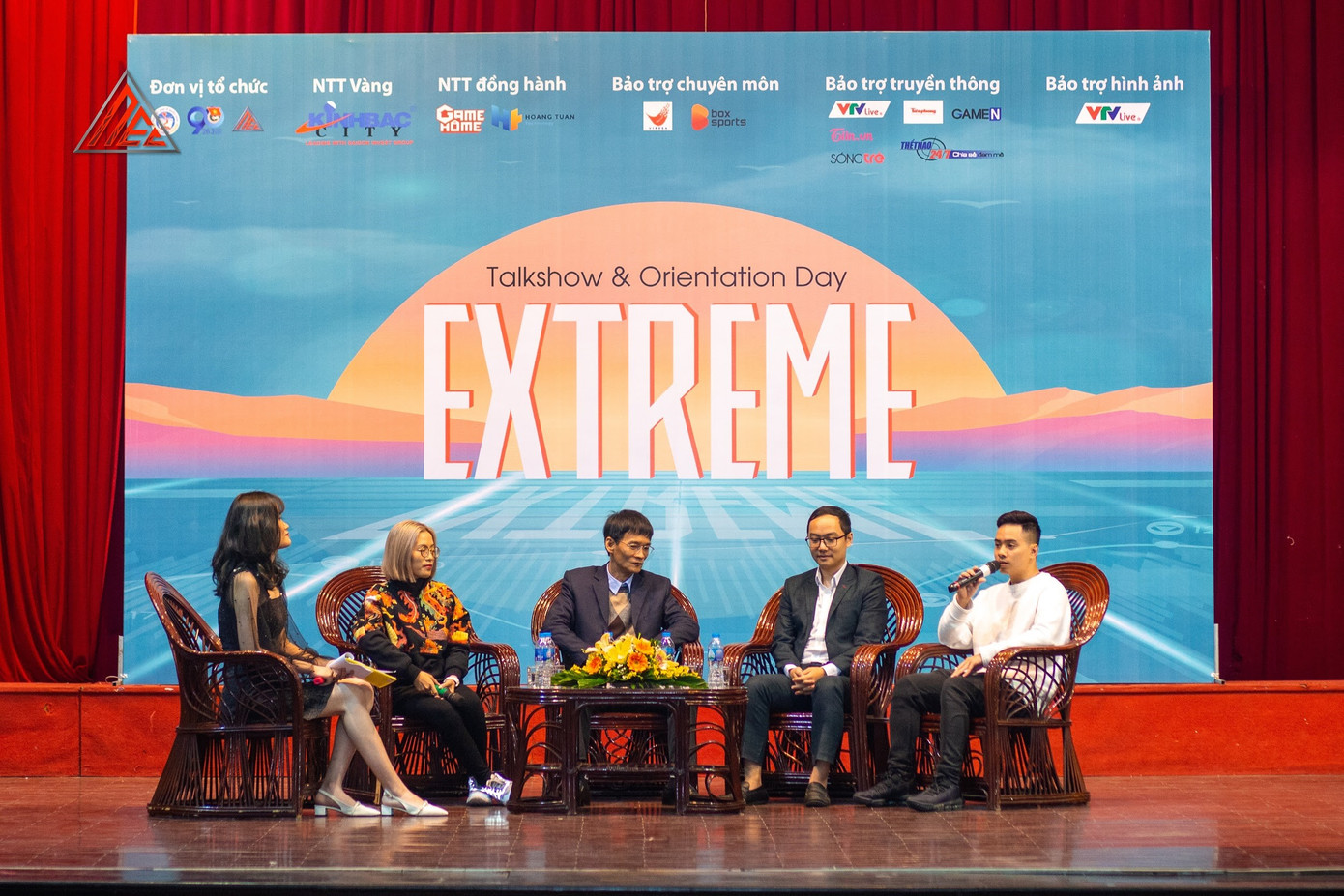 Loạt nhân vật nổi tiếng làng game tham gia talkshow về eSports tại ĐH Kinh tế Quốc dân ảnh 2