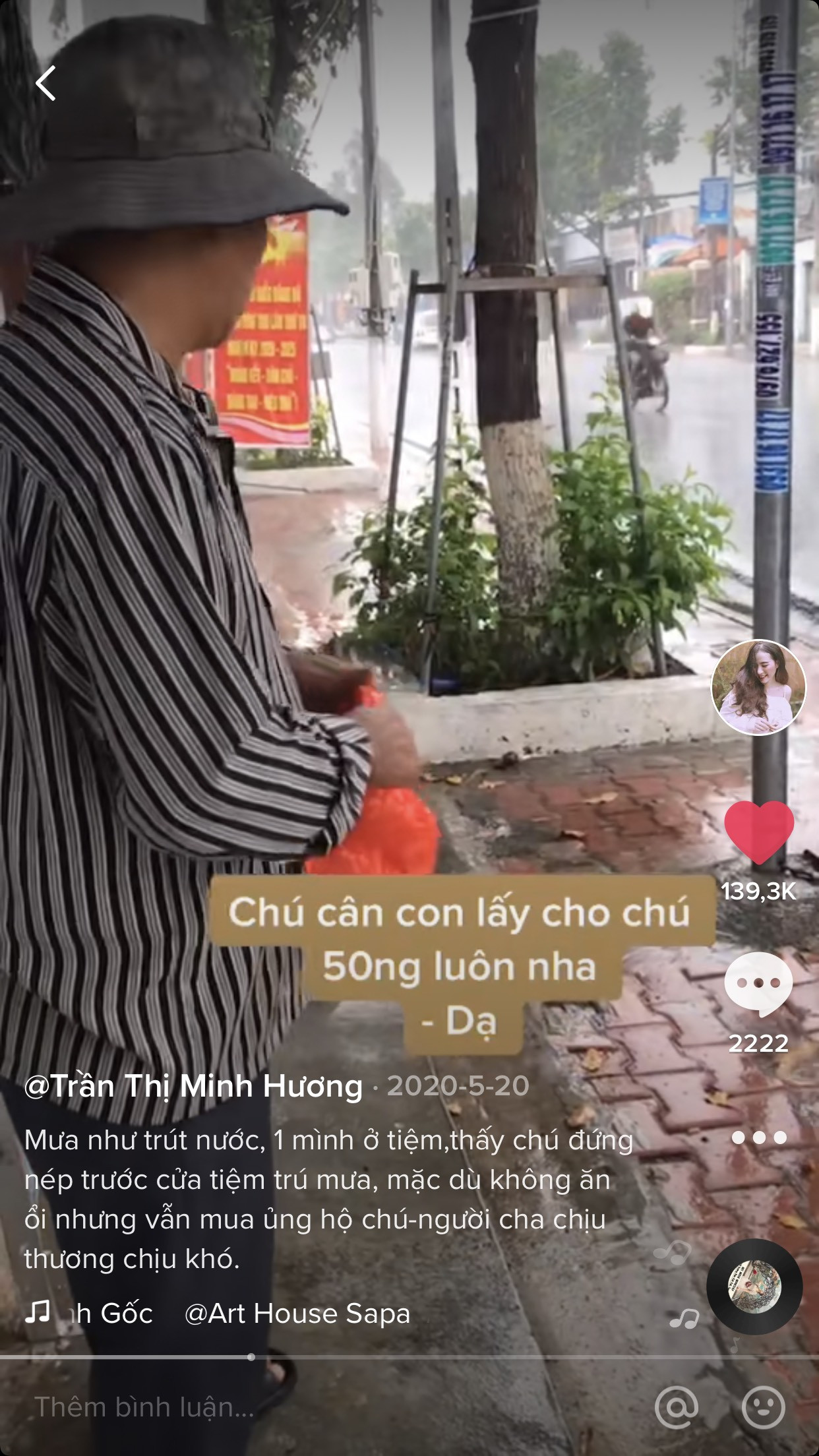 Xúc động về “người cha” bán ổi – Nữ giảng viên xinh đẹp nhận “bão view” trên tiktok ảnh 2