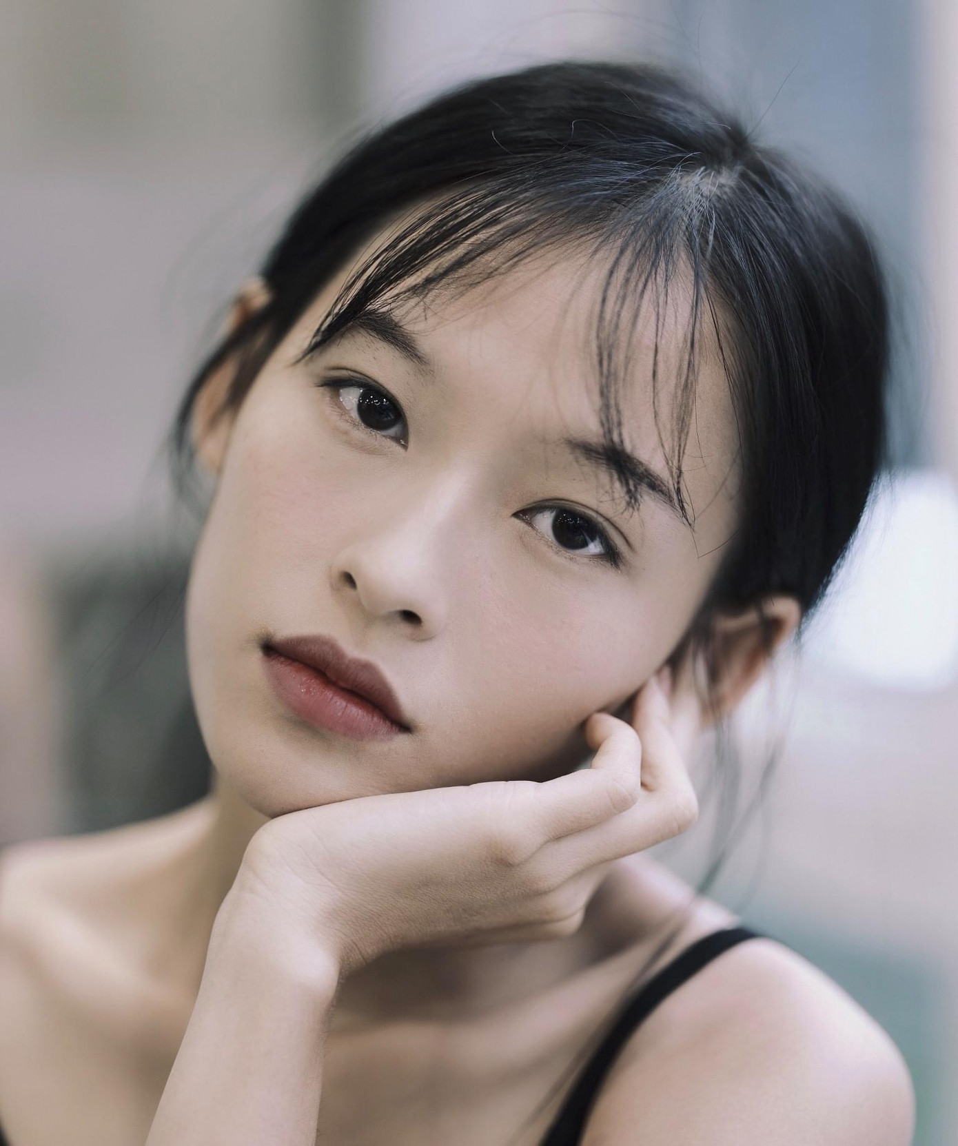 Nữ chính trong MV mới của Erik được netizen săn lùng bởi gương mặt đẹp tựa hoa đán ảnh 17