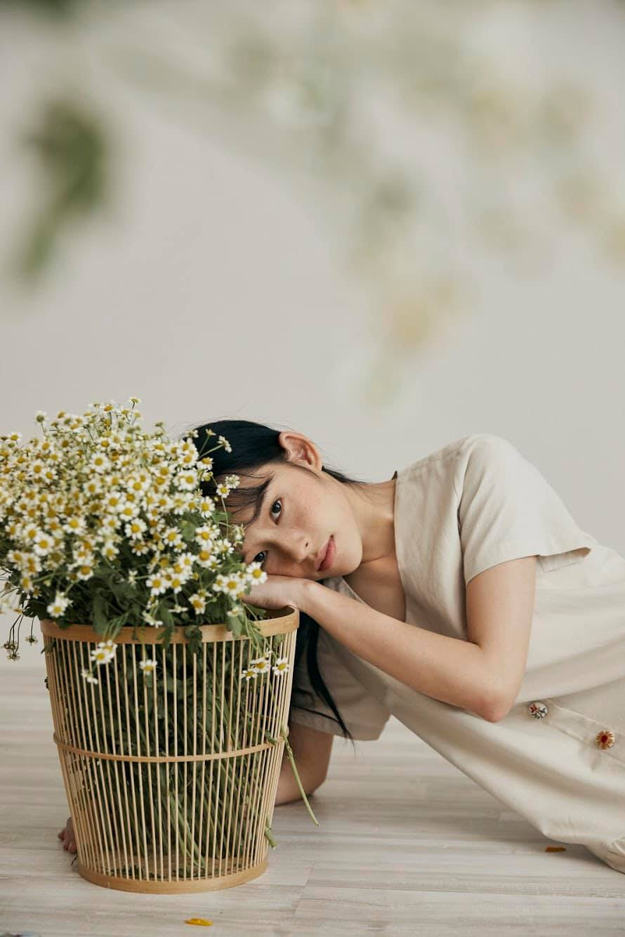 Nữ chính trong MV mới của Erik được netizen săn lùng bởi gương mặt đẹp tựa hoa đán ảnh 10