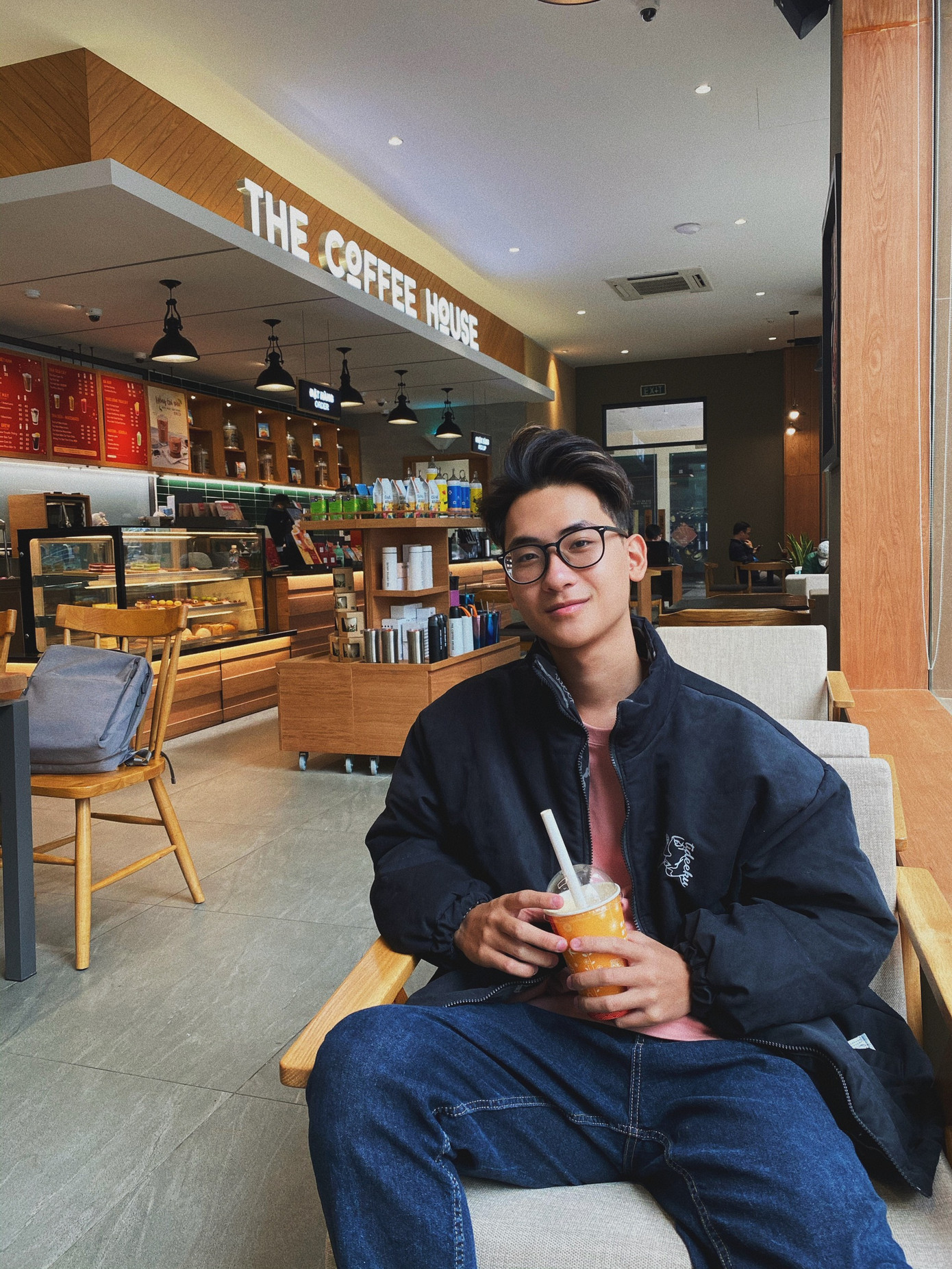 Nam sinh Kinh tế điển trai: Từ ngàn việc nhỏ đến ước mơ lớn ảnh 1