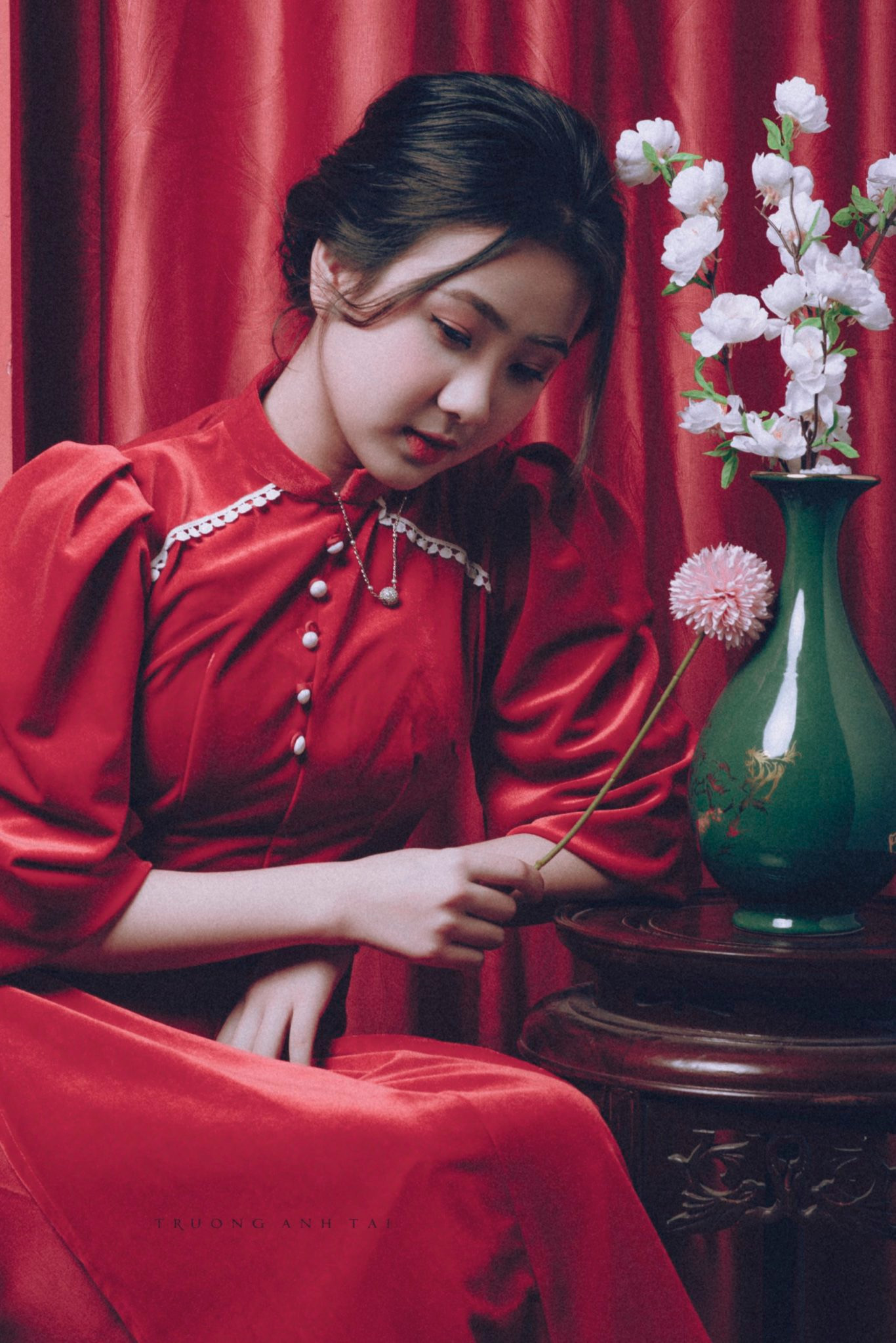 Ngắm nhìn bộ ảnh lung linh sắc đỏ của nữ sinh Đại học Thăng Long xinh như búp bê ảnh 11