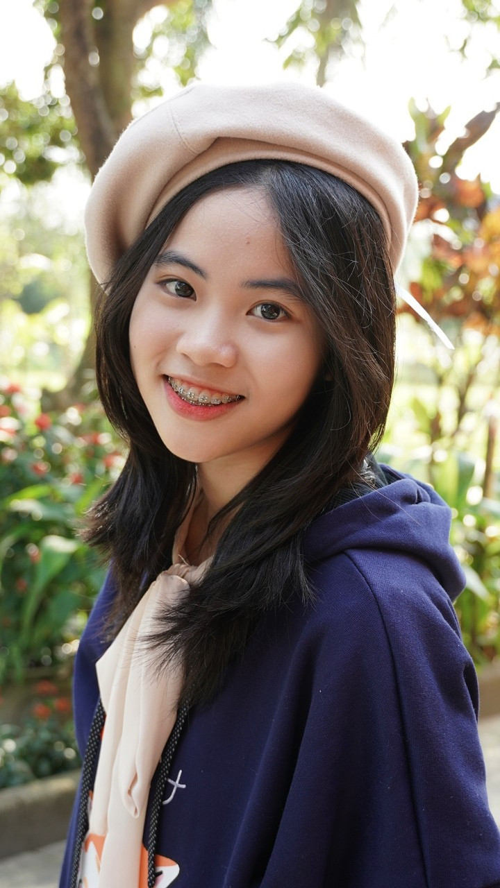 Nữ sinh Quảng Trị 15 tuổi thông thạo 7 thứ tiếng là quán quân cuộc thi lồng tiếng ảnh 1