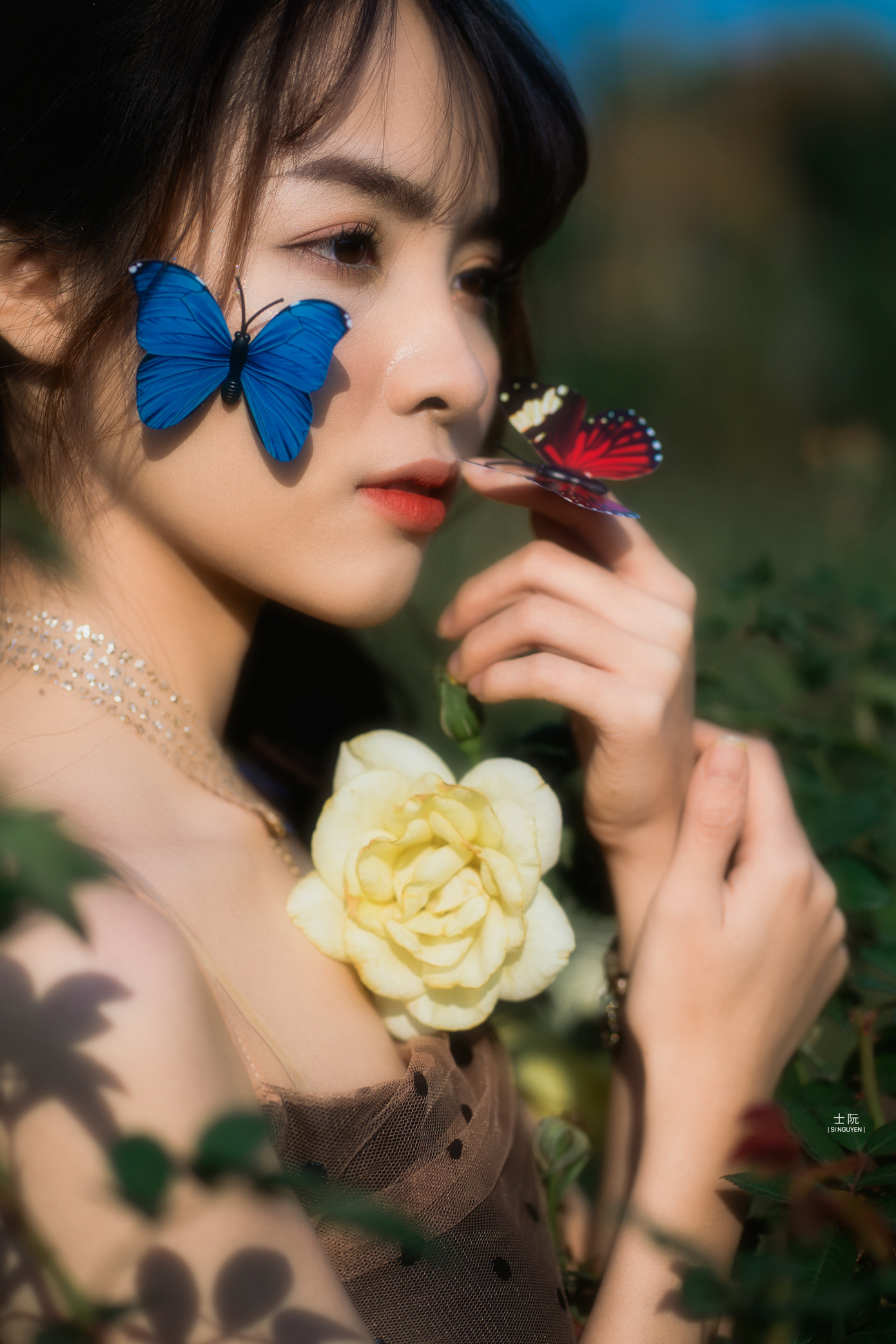 Nữ sinh Bách khoa hóa công chúa mơ màng giữa rừng hoa ảnh 4