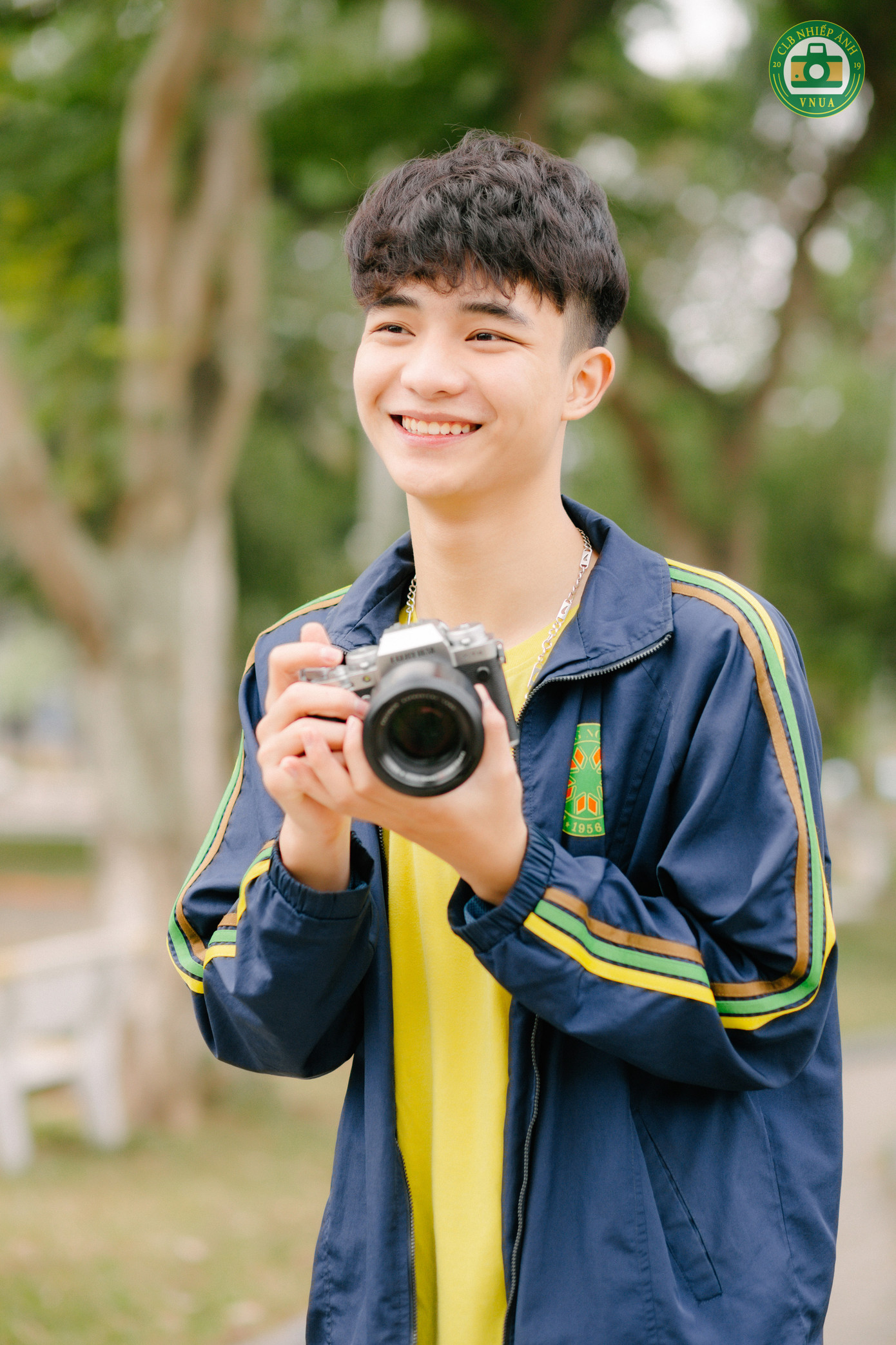 Nam sinh Học viện Nông nghiệp hóa “tiểu thịt tươi” trong đồng phục trường ảnh 9