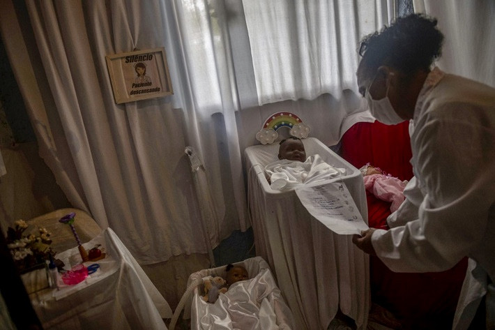 ‘Bệnh viện búp bê’ mang niềm vui cho trẻ em Brazil giữa đại dịch COVID-19 ảnh 2