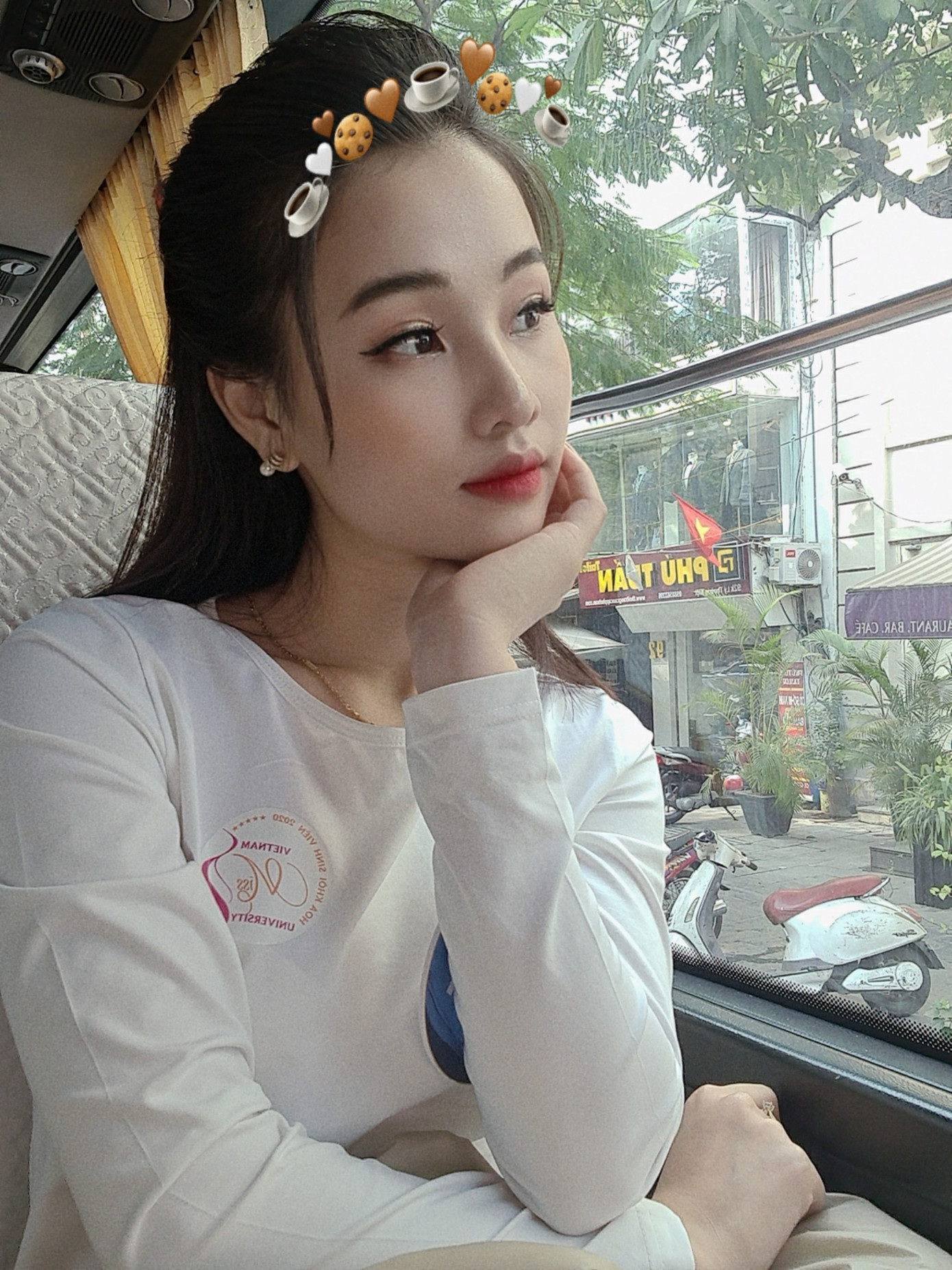 Nữ sinh giỏi xinh của Đại học Vinh có duyên với nước Lào ảnh 10