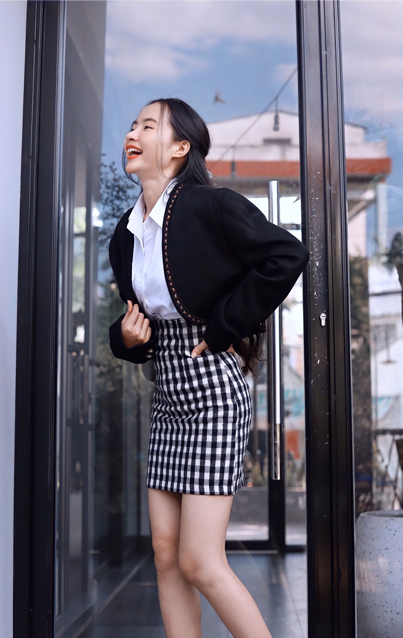 Xúc động về “người cha” bán ổi – Nữ giảng viên xinh đẹp nhận “bão view” trên tiktok ảnh 13