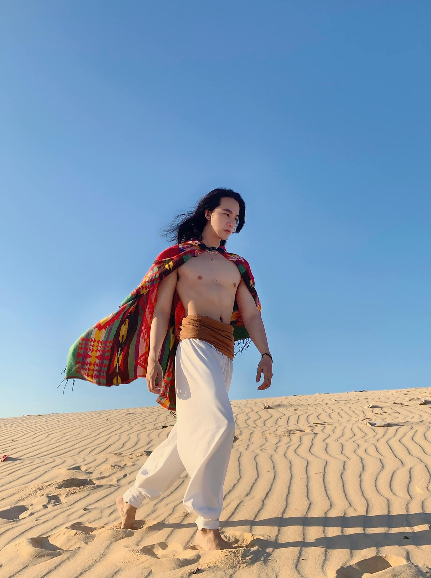 Mê mẩn trước nhan sắc của “Mỹ nam tóc dài” là người Việt gốc Hoa ảnh 7