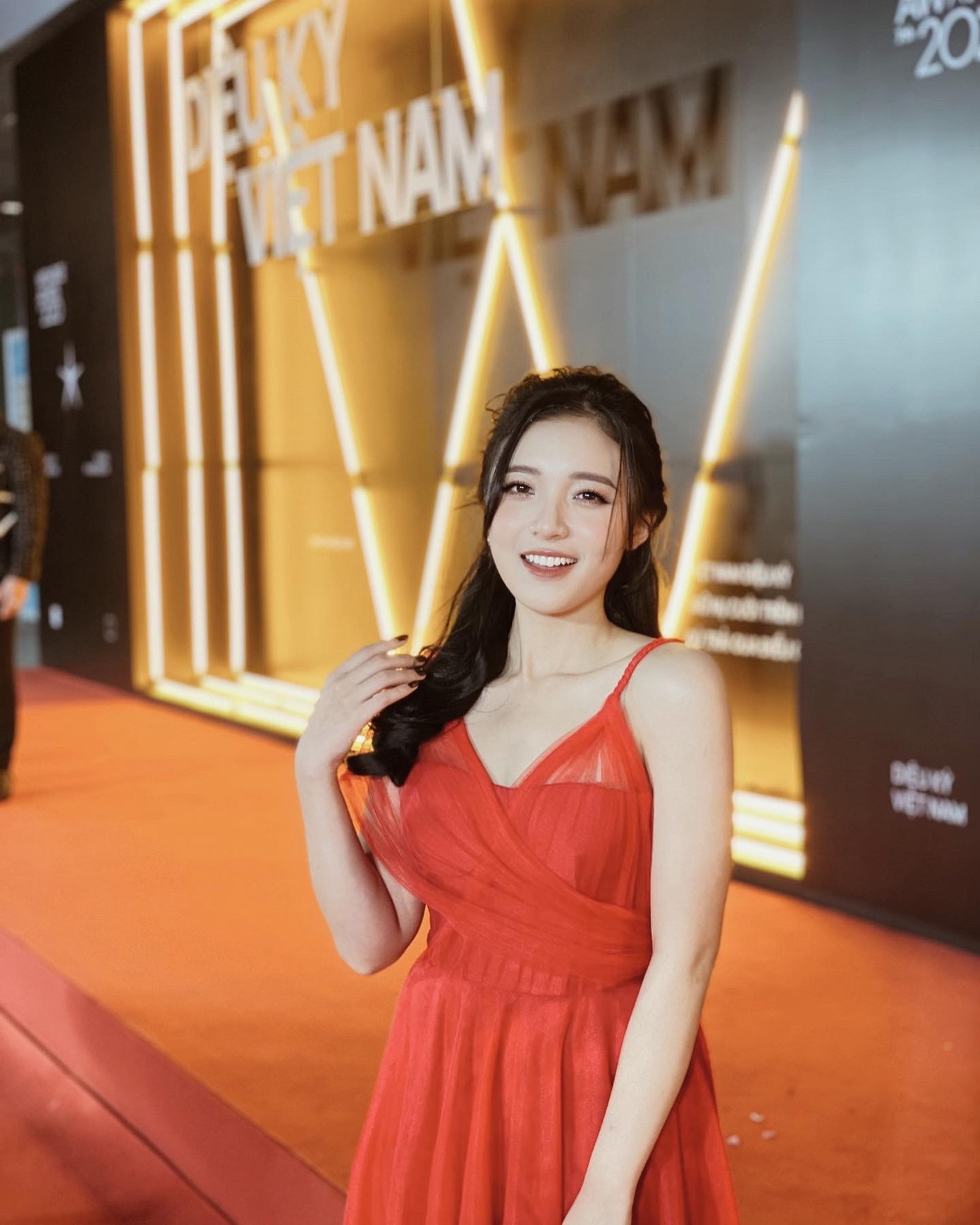 MC Phương Thảo gây điên đảo với “Tết an yên đừng hỏi kém duyên” ảnh 3