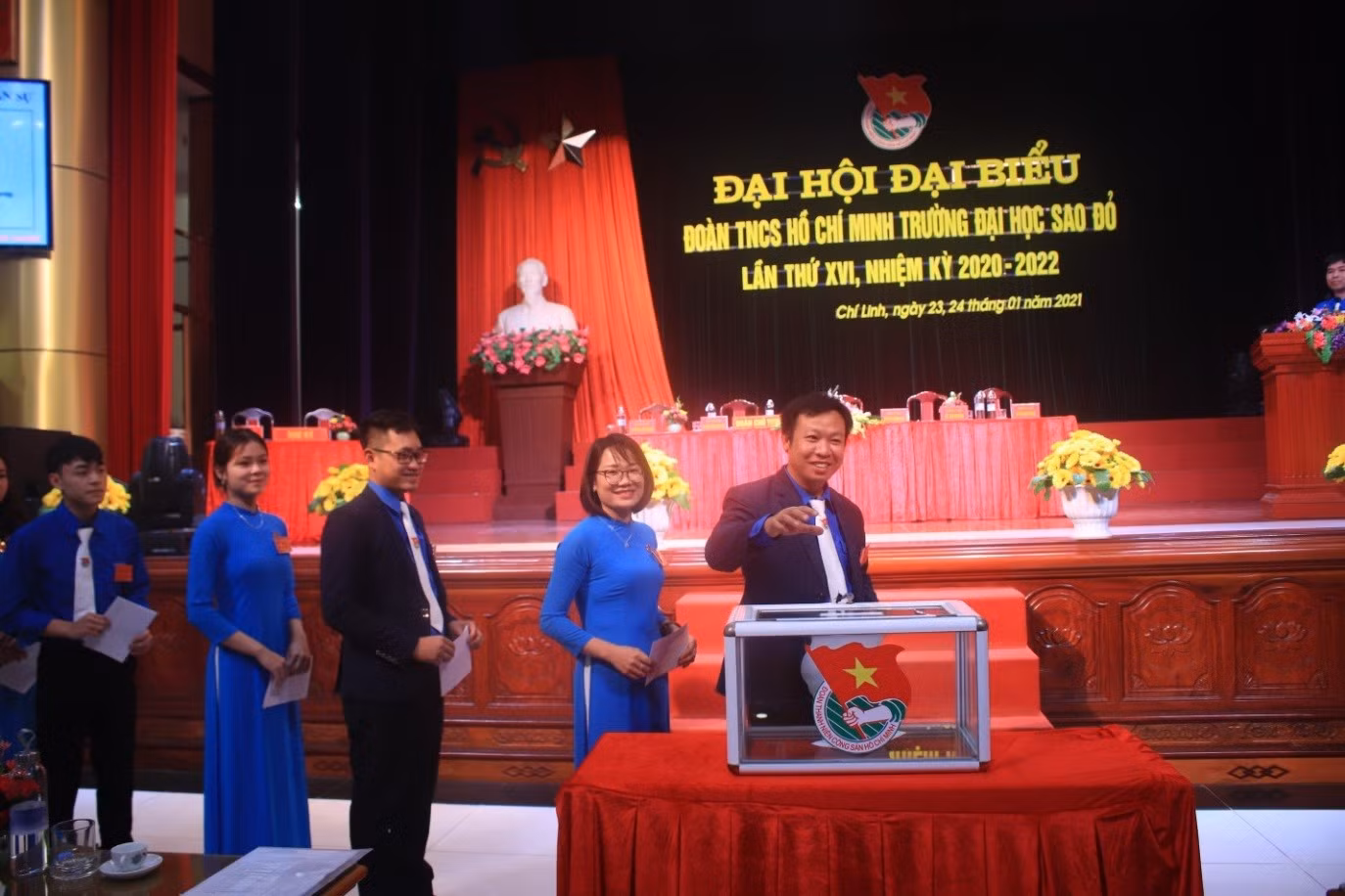 Lần đầu tiên Đại học Sao Đỏ có nữ Bí thư Đoàn trường ảnh 4