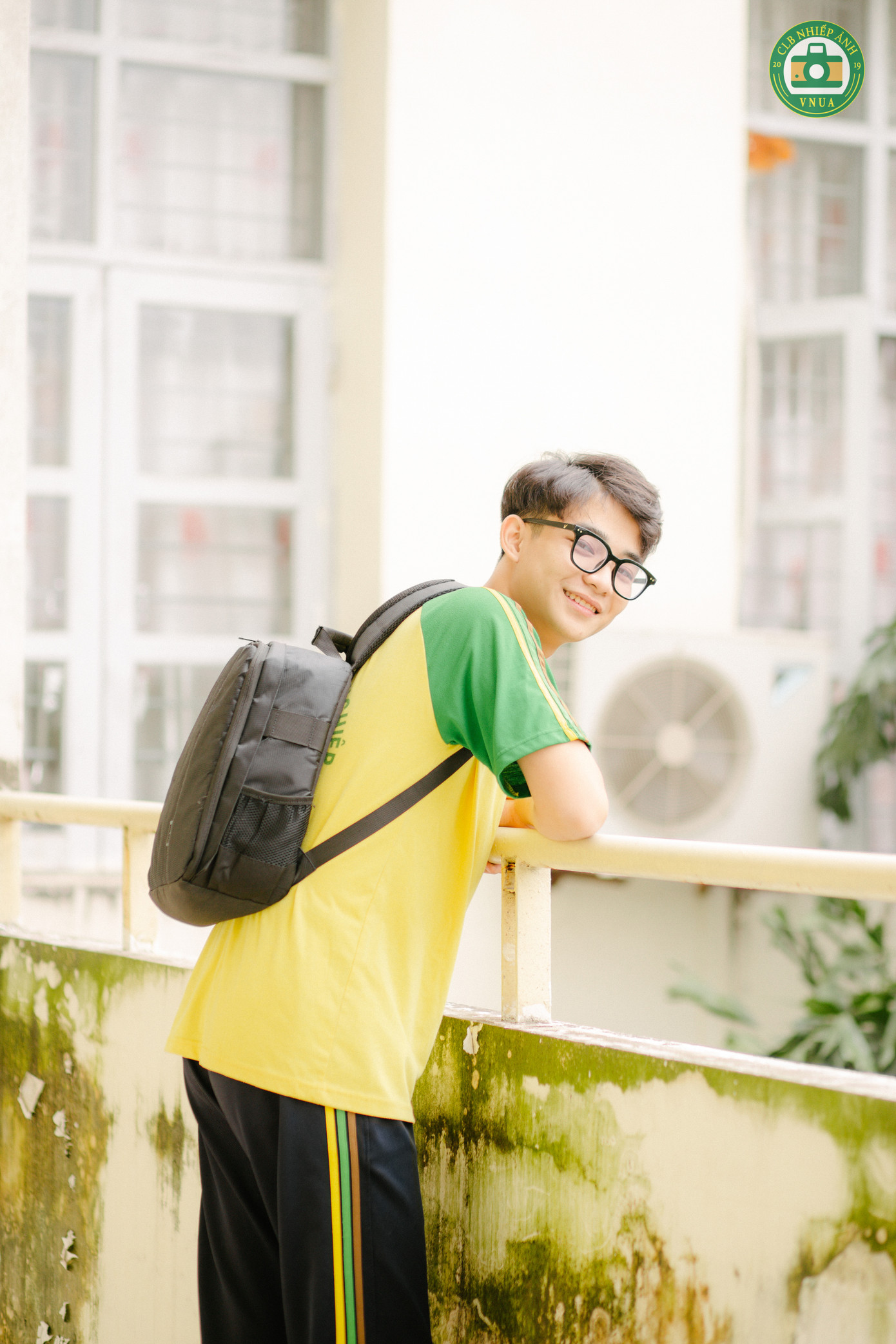 Nam sinh Học viện Nông nghiệp hóa “tiểu thịt tươi” trong đồng phục trường ảnh 1