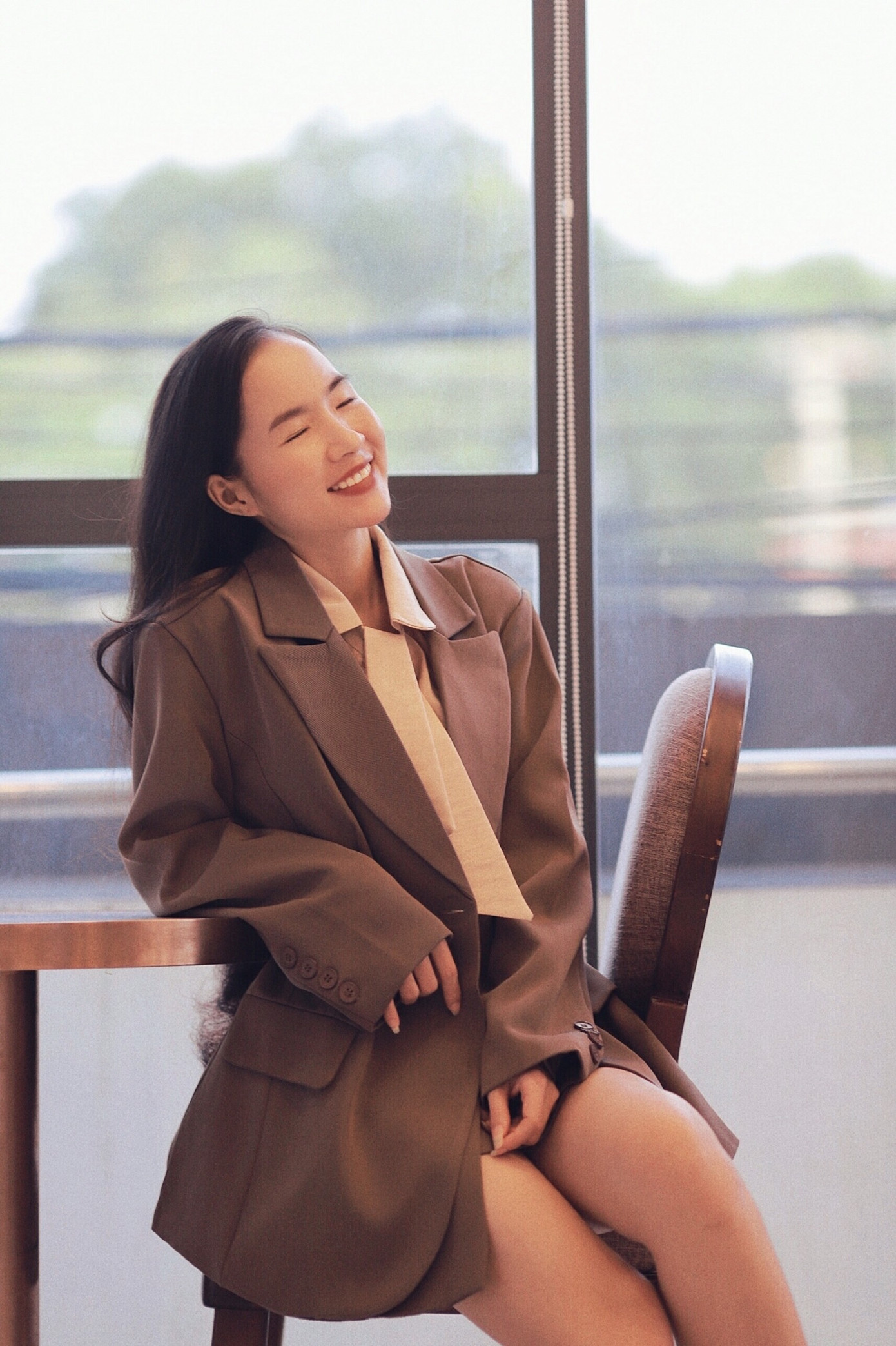 Xúc động về “người cha” bán ổi – Nữ giảng viên xinh đẹp nhận “bão view” trên tiktok ảnh 6