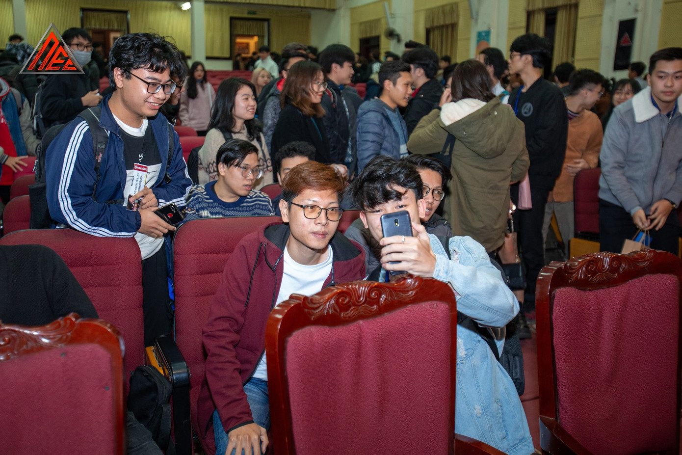 Loạt nhân vật nổi tiếng làng game tham gia talkshow về eSports tại ĐH Kinh tế Quốc dân ảnh 3