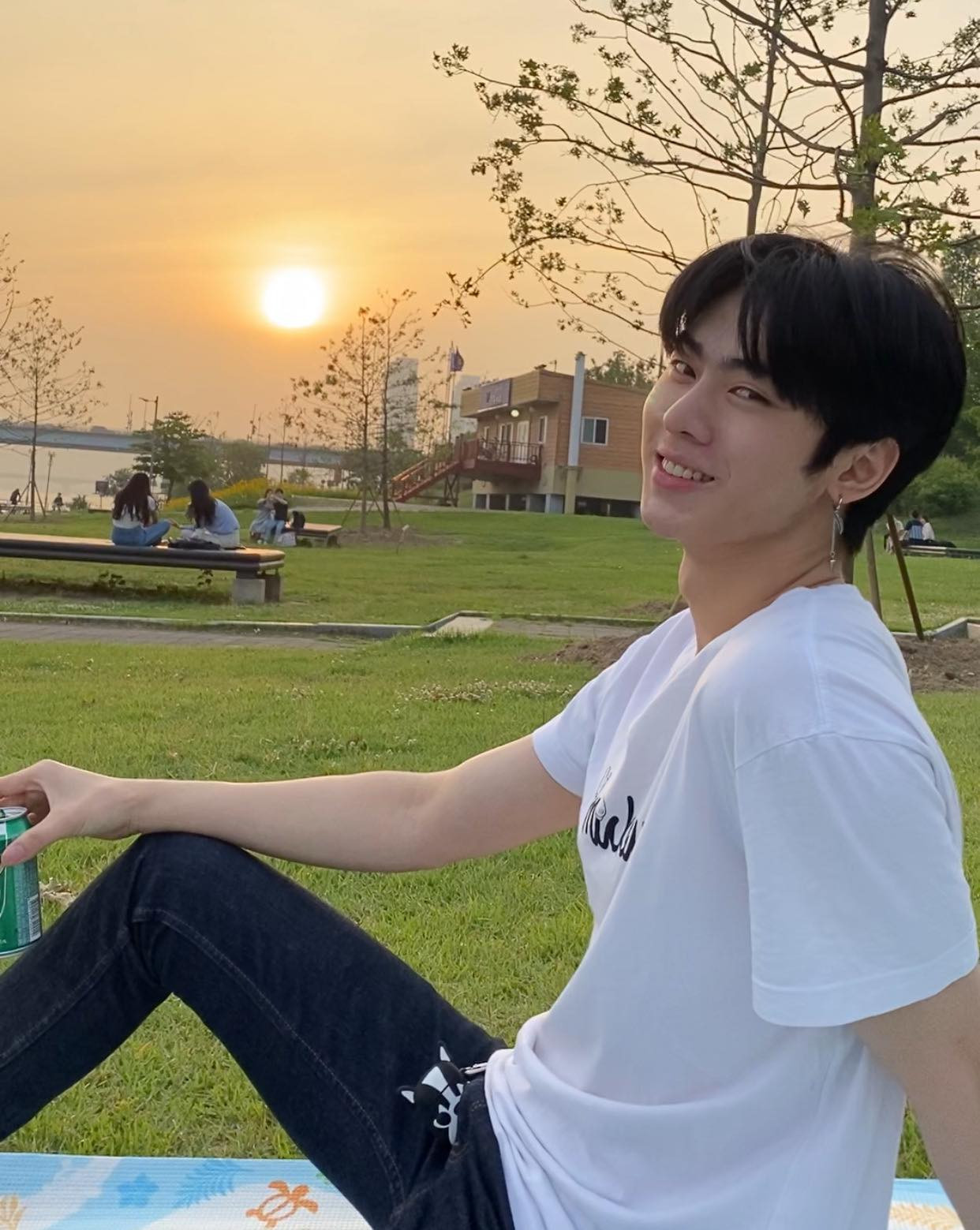 Chàng du học sinh Hàn Quốc điển trai, sắp ra mắt thương hiệu mỹ phẩm riêng ở tuổi 24 ảnh 12