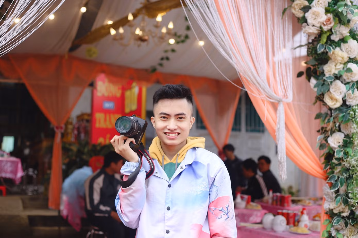 Một Streamer “ghiền” làm từ thiện ảnh 7
