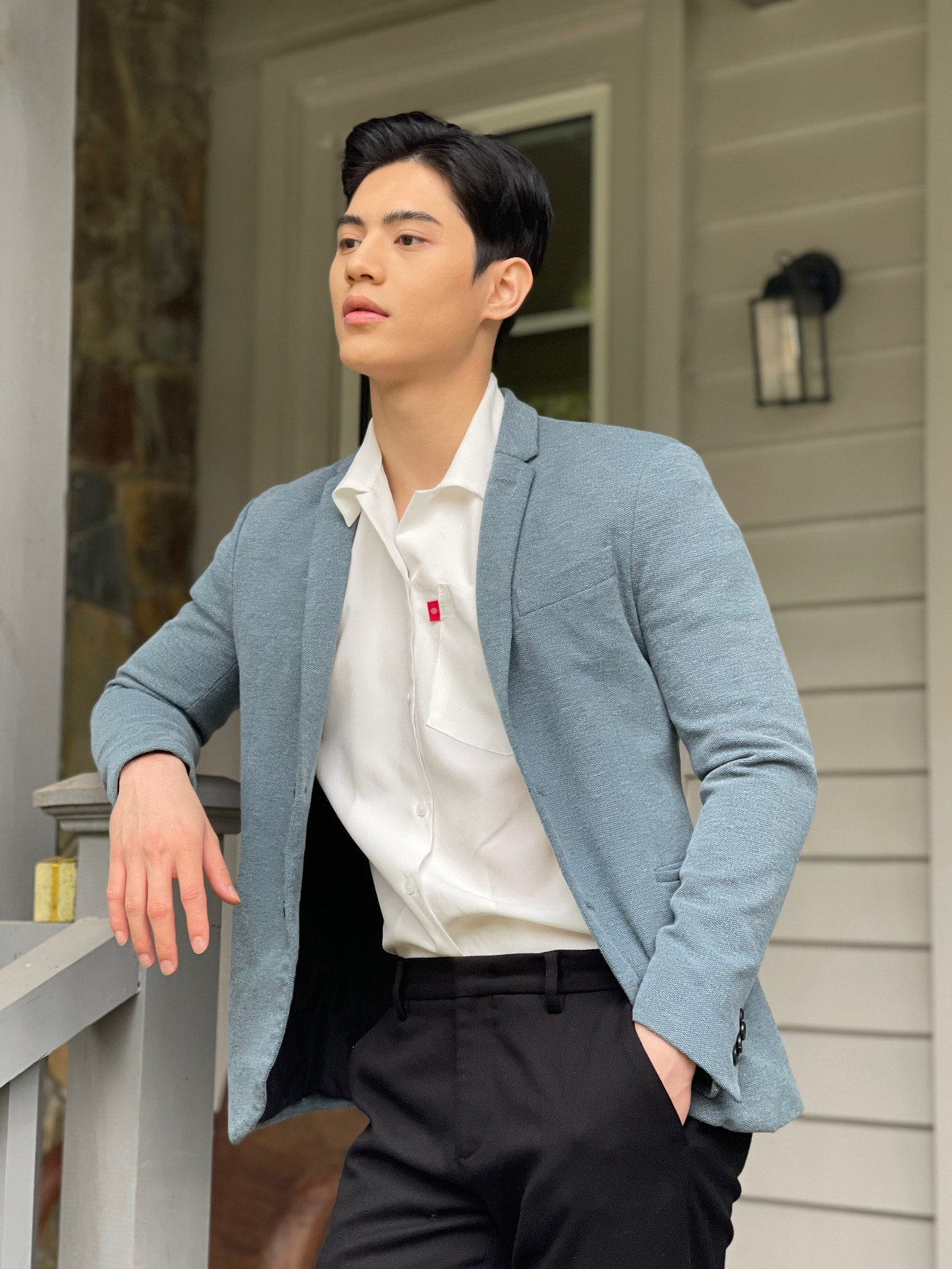 Trai đẹp 9X lọt vào “mắt xanh” của hội chị em khi xuất hiện trong MV mới của Hương Ly ảnh 4