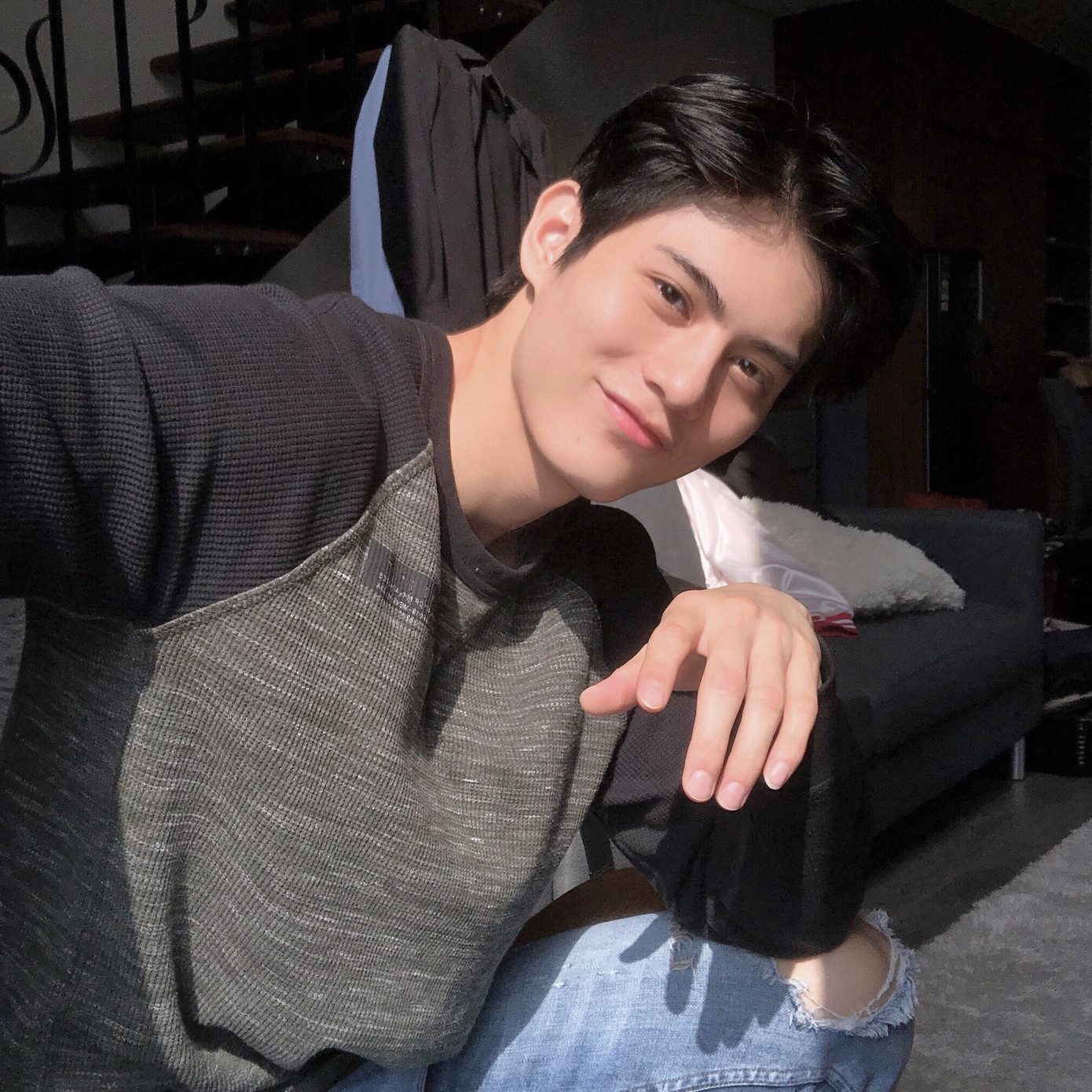 Trai đẹp 9X lọt vào “mắt xanh” của hội chị em khi xuất hiện trong MV mới của Hương Ly ảnh 8