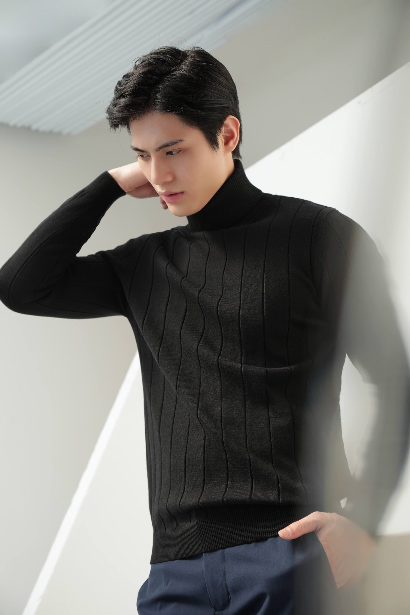 Trai đẹp 9X lọt vào “mắt xanh” của hội chị em khi xuất hiện trong MV mới của Hương Ly ảnh 10