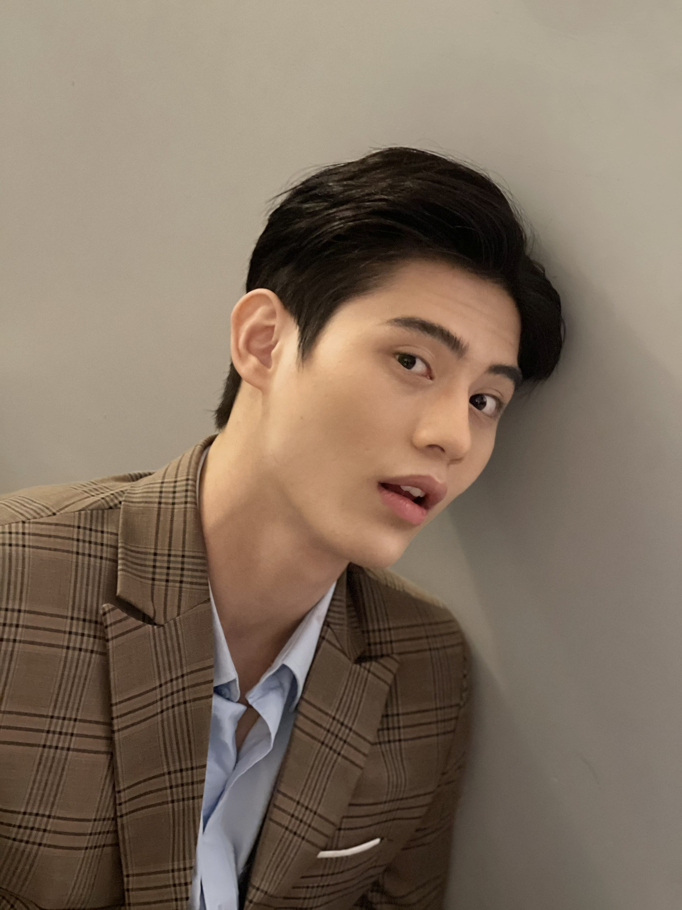 Trai đẹp 9X lọt vào “mắt xanh” của hội chị em khi xuất hiện trong MV mới của Hương Ly ảnh 2