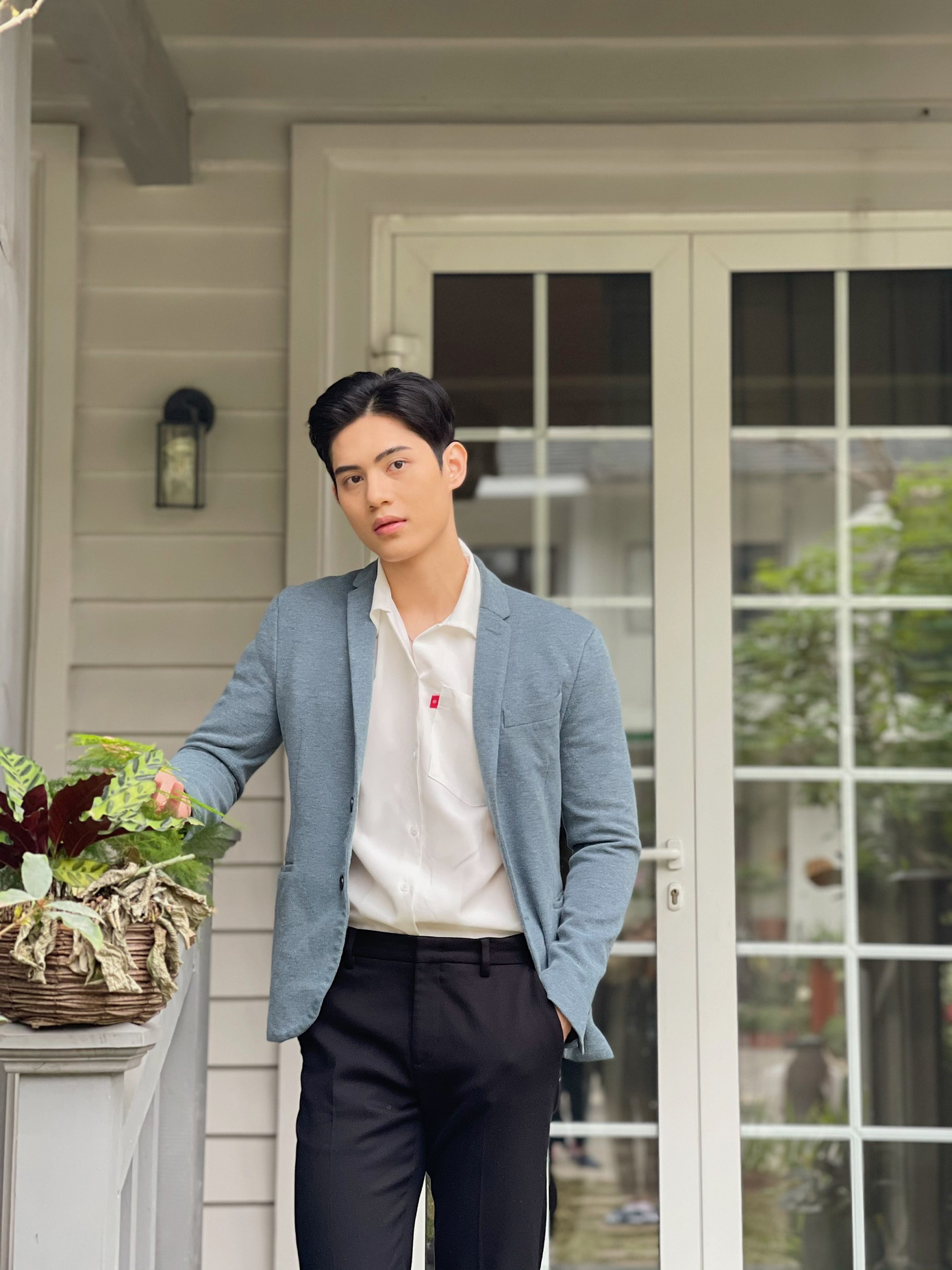 Trai đẹp 9X lọt vào “mắt xanh” của hội chị em khi xuất hiện trong MV mới của Hương Ly ảnh 1