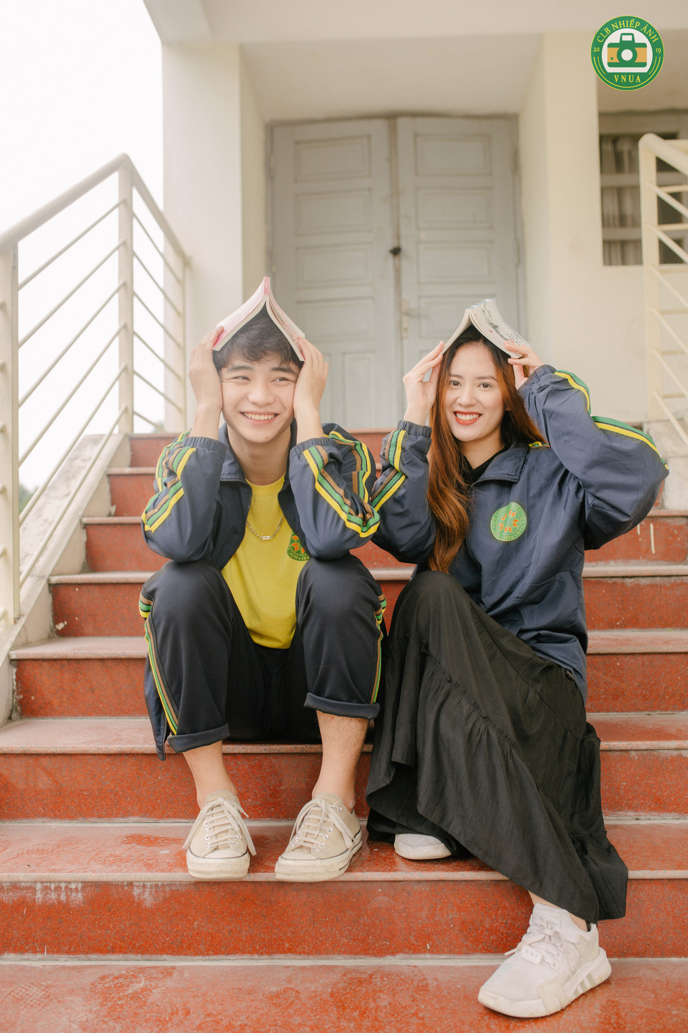 Nam sinh Học viện Nông nghiệp hóa “tiểu thịt tươi” trong đồng phục trường ảnh 7