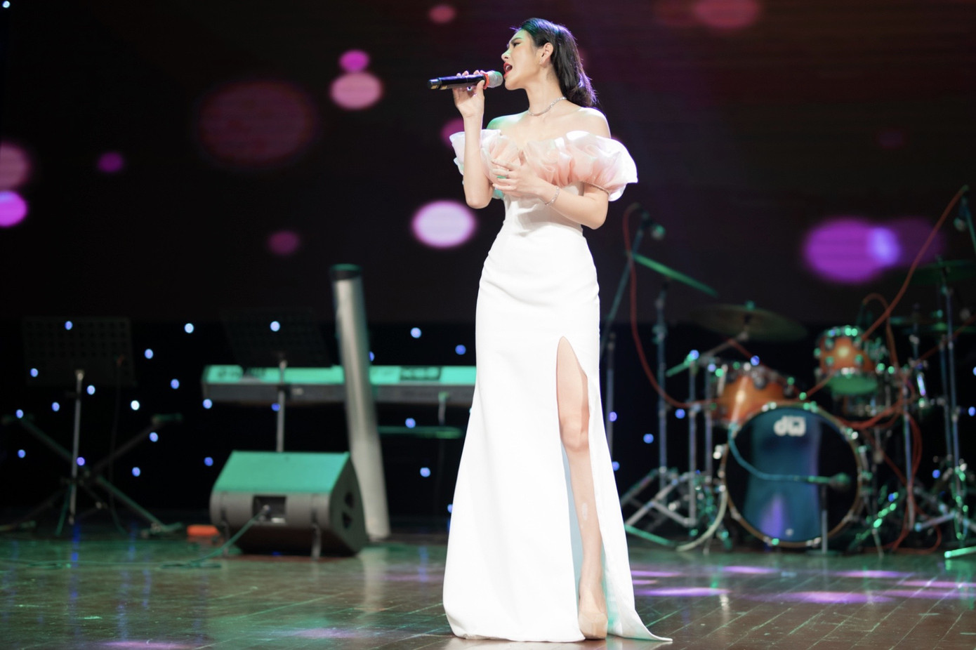 Gặp gỡ đầu xuân năm mới cùng hotgirl bạch biến ảnh 5