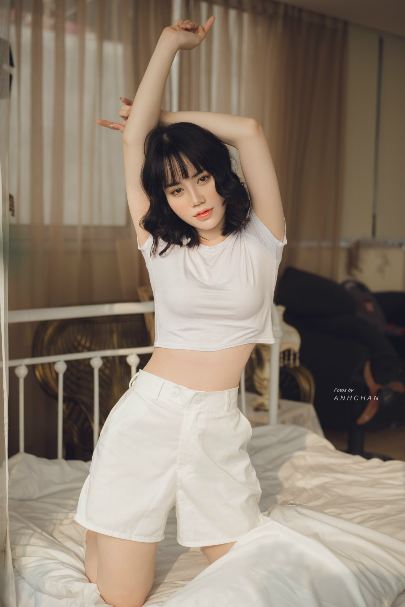 Bỏng mắt trong bộ ảnh chụp tại studio của hotgirl Hà Thành ảnh 10
