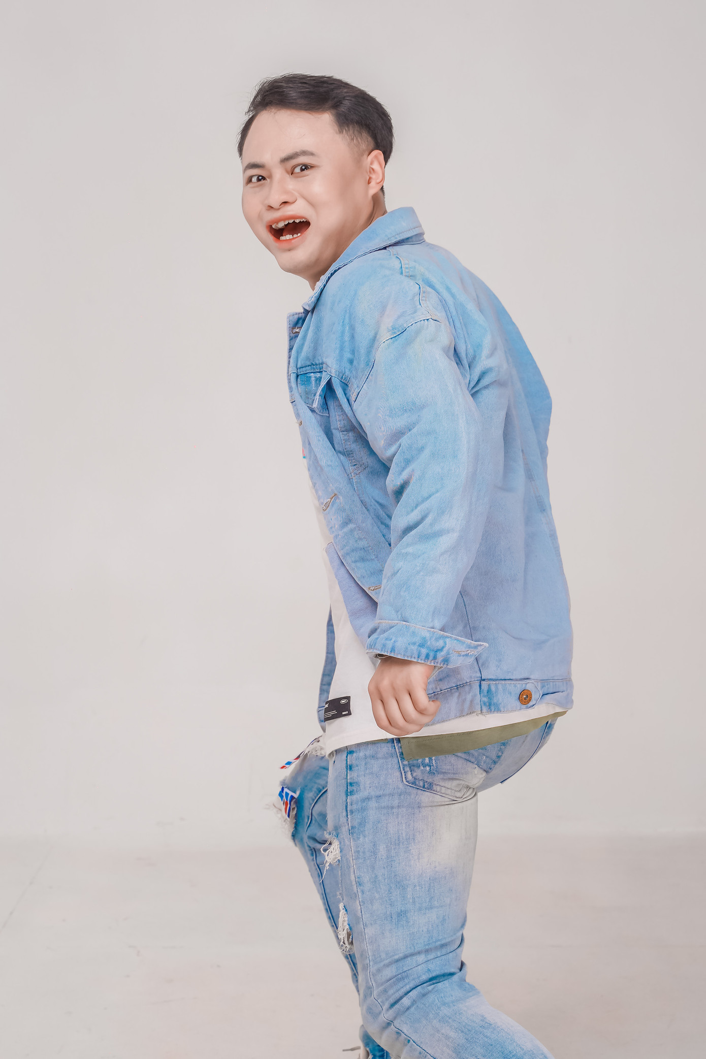 “Lửa thử vàng, gian nan thử Long Hách” ảnh 3